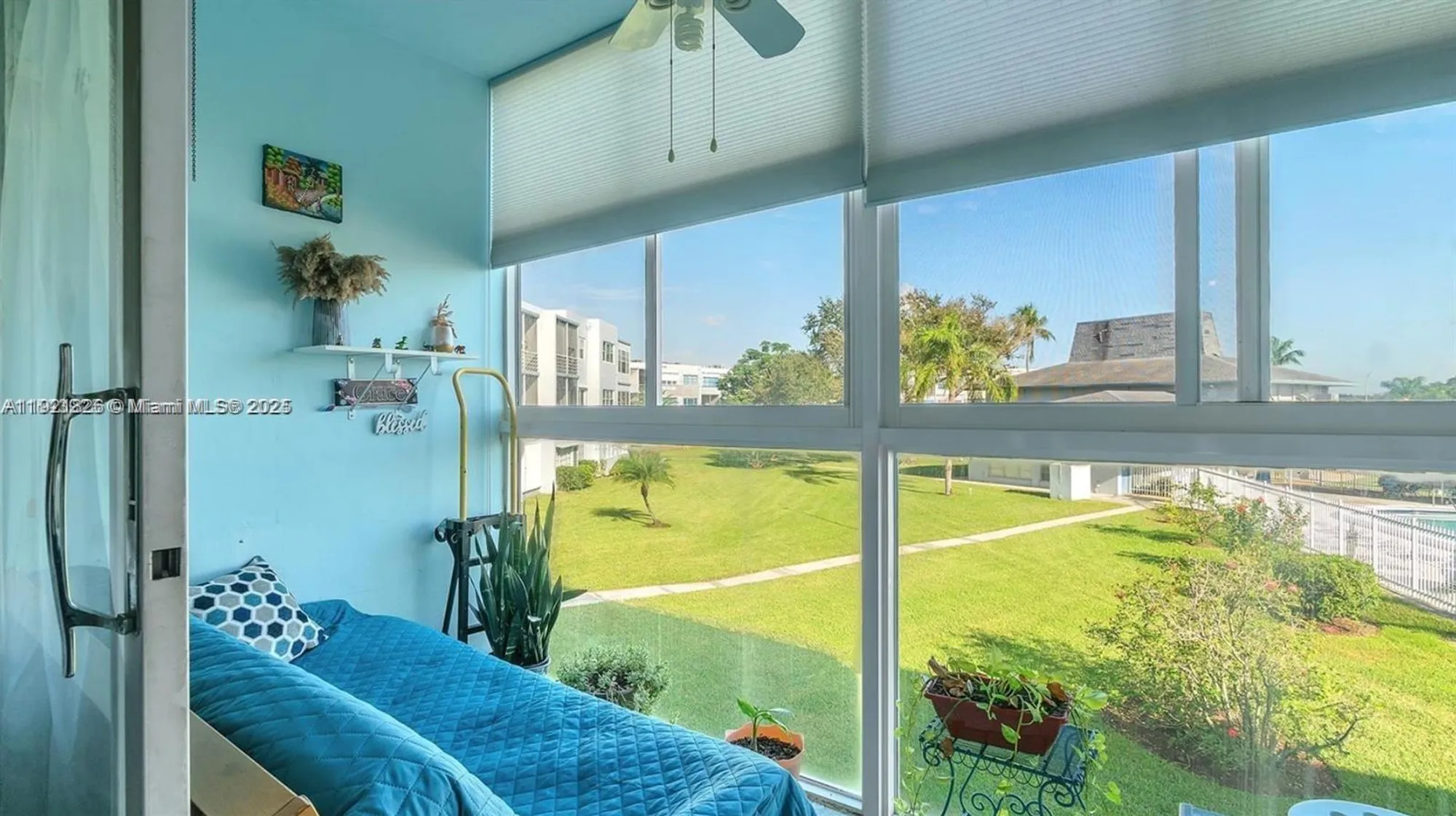 Property Slideshow image 14 of 25 | 2223 park ln 207, Hollywood, FL, 33021