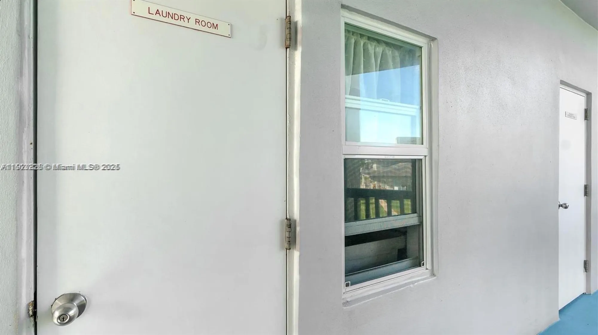 Property Slideshow image 15 of 25 | 2223 park ln 207, Hollywood, FL, 33021