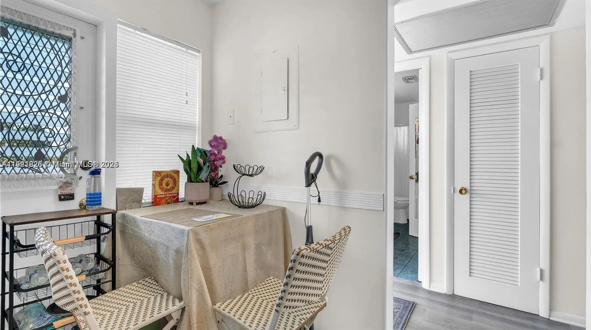 Property Slideshow image 10 of 25 | 2223 park ln 207, Hollywood, FL, 33021