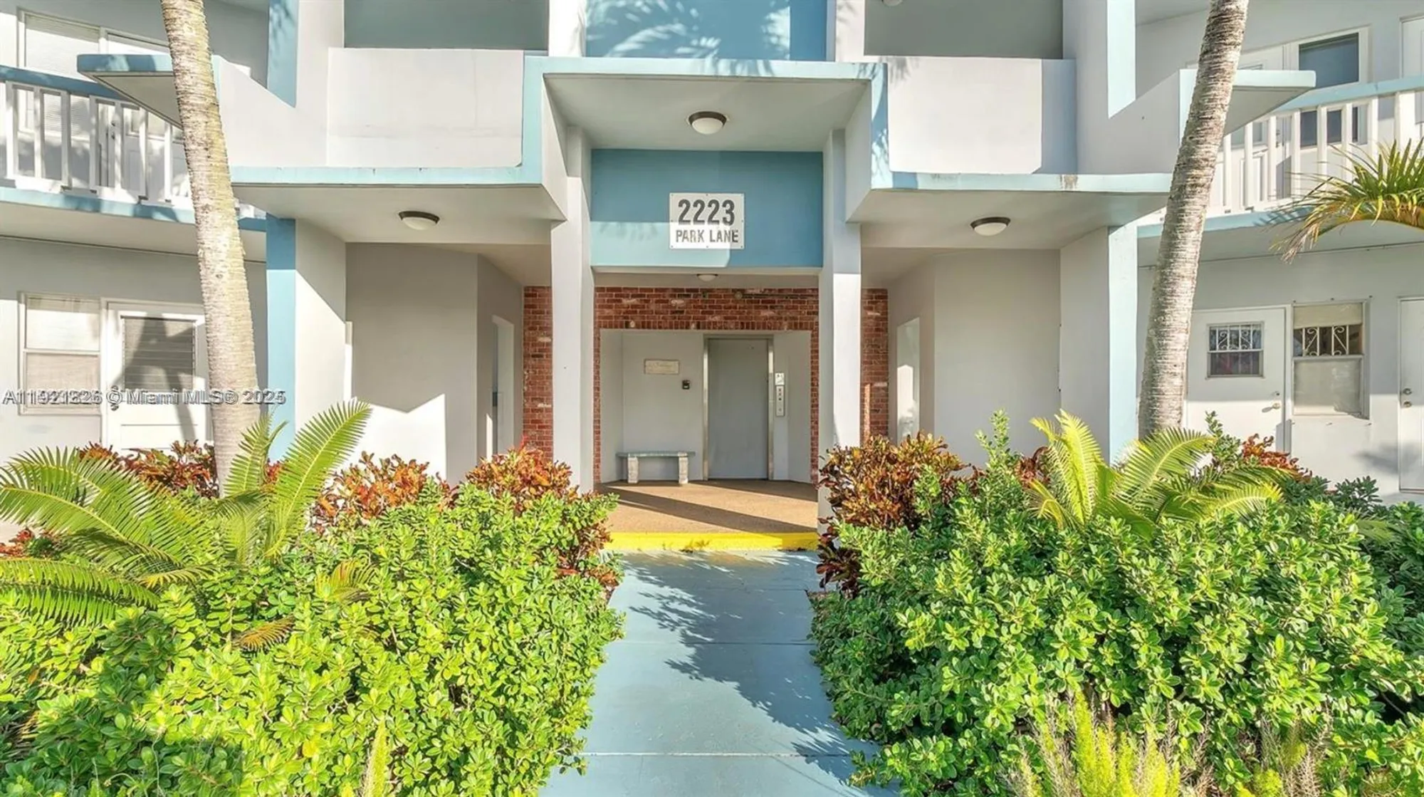 Property Slideshow image 21 of 25 | 2223 park ln 207, Hollywood, FL, 33021