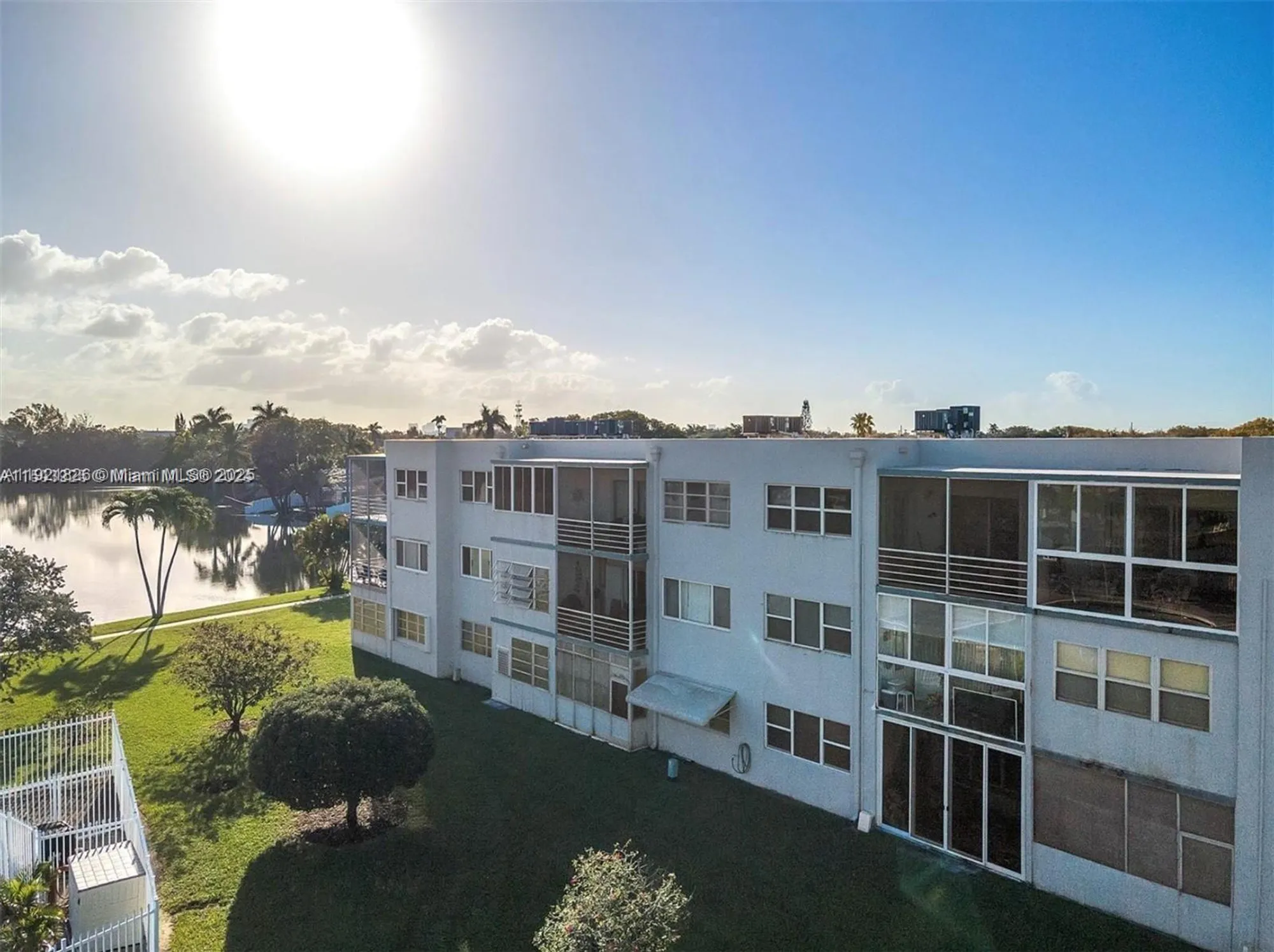 Property Slideshow image 22 of 25 | 2223 park ln 207, Hollywood, FL, 33021