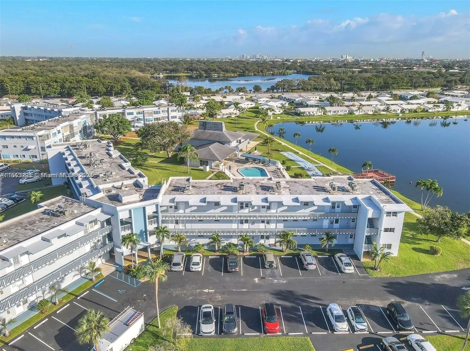 Property Slideshow image 23 of 25 | 2223 park ln 207, Hollywood, FL, 33021