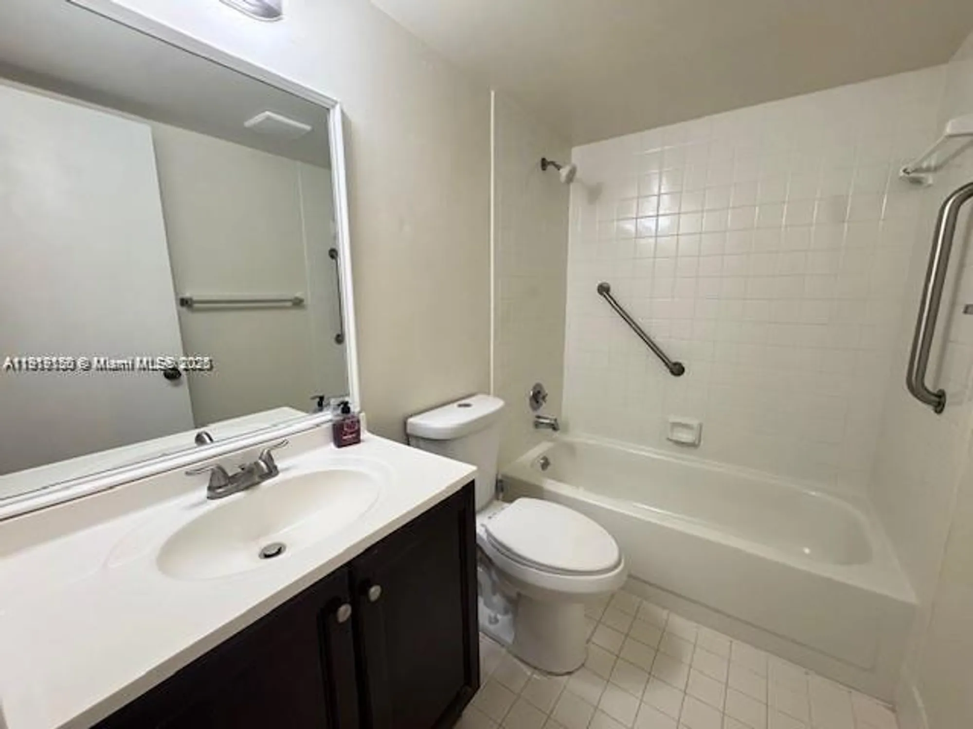 Property Slideshow image 8 of 12 | 300 sw 134th way apt 107e, Pembroke Pines, FL, 33027