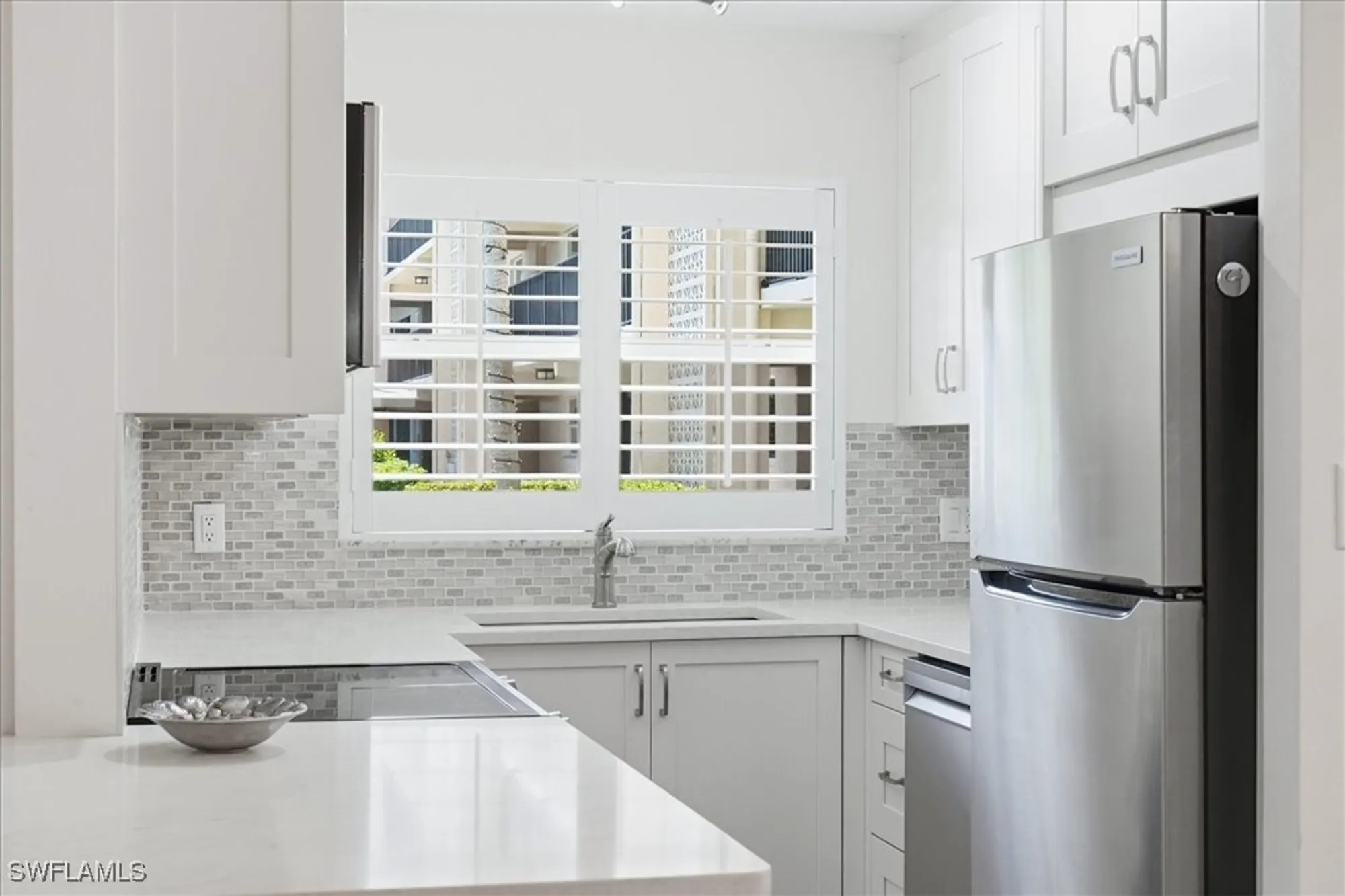 Property Slideshow image 14 of 36 | 3200 gulf shore blvd 105, Naples, FL, 34103