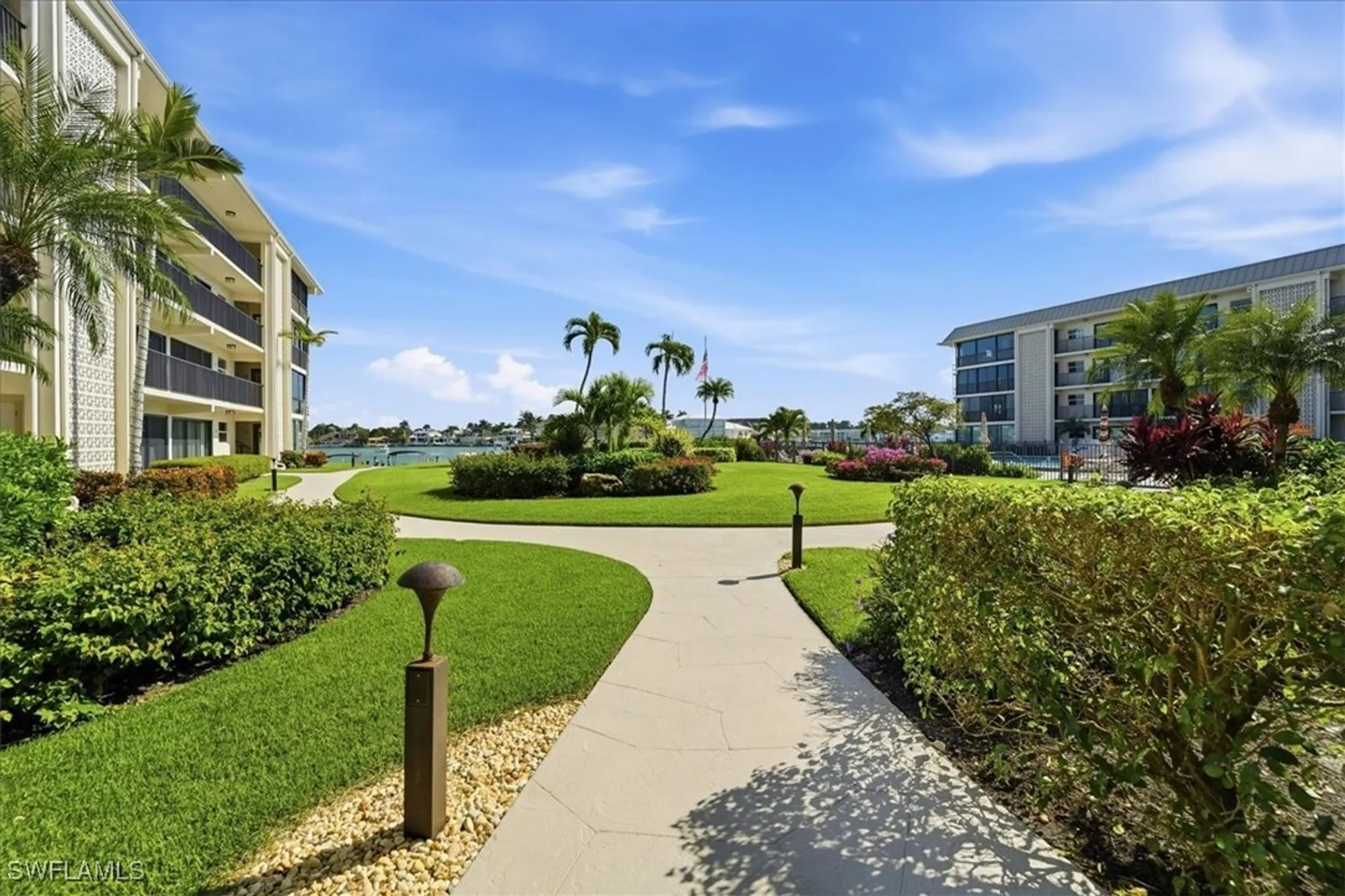 Property Slideshow image 17 of 36 | 3200 gulf shore blvd 105, Naples, FL, 34103