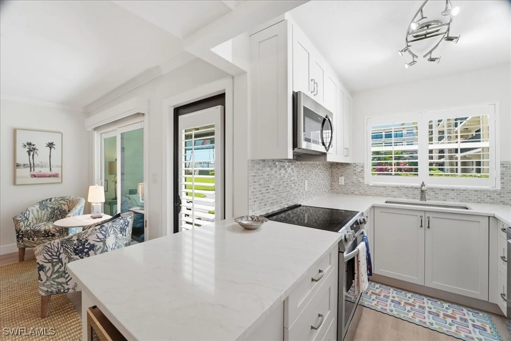 Property Slideshow image 19 of 36 | 3200 gulf shore blvd 105, Naples, FL, 34103