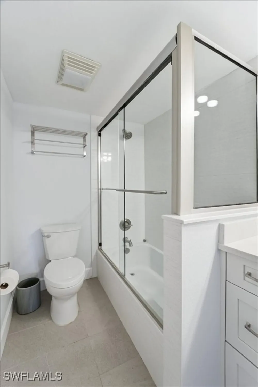 Property Slideshow image 29 of 36 | 3200 gulf shore blvd 105, Naples, FL, 34103