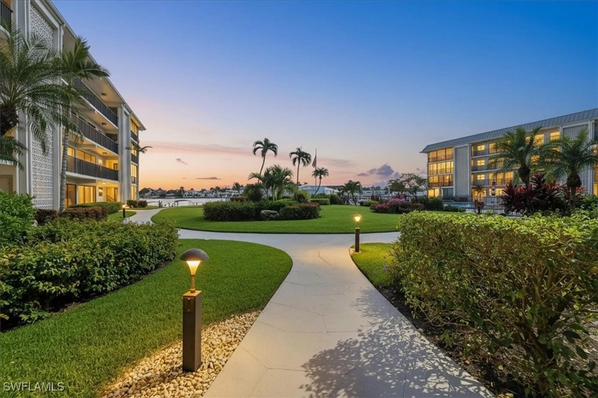 Property Slideshow image 7 of 36 | 3200 gulf shore blvd 105, Naples, FL, 34103