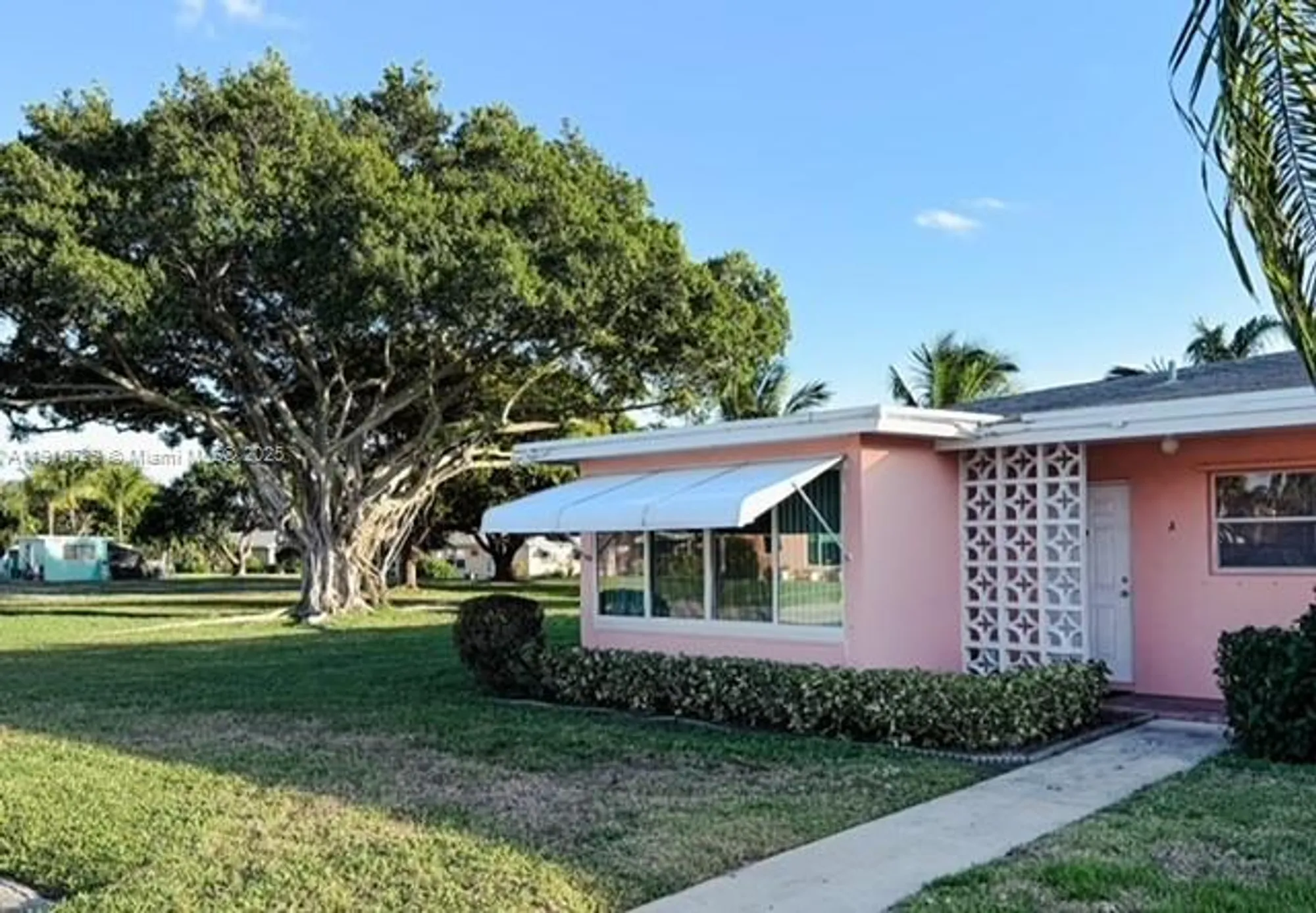 Property Slideshow image 1 of 15 | 260 south blvd a, Boynton Beach, FL, 33435