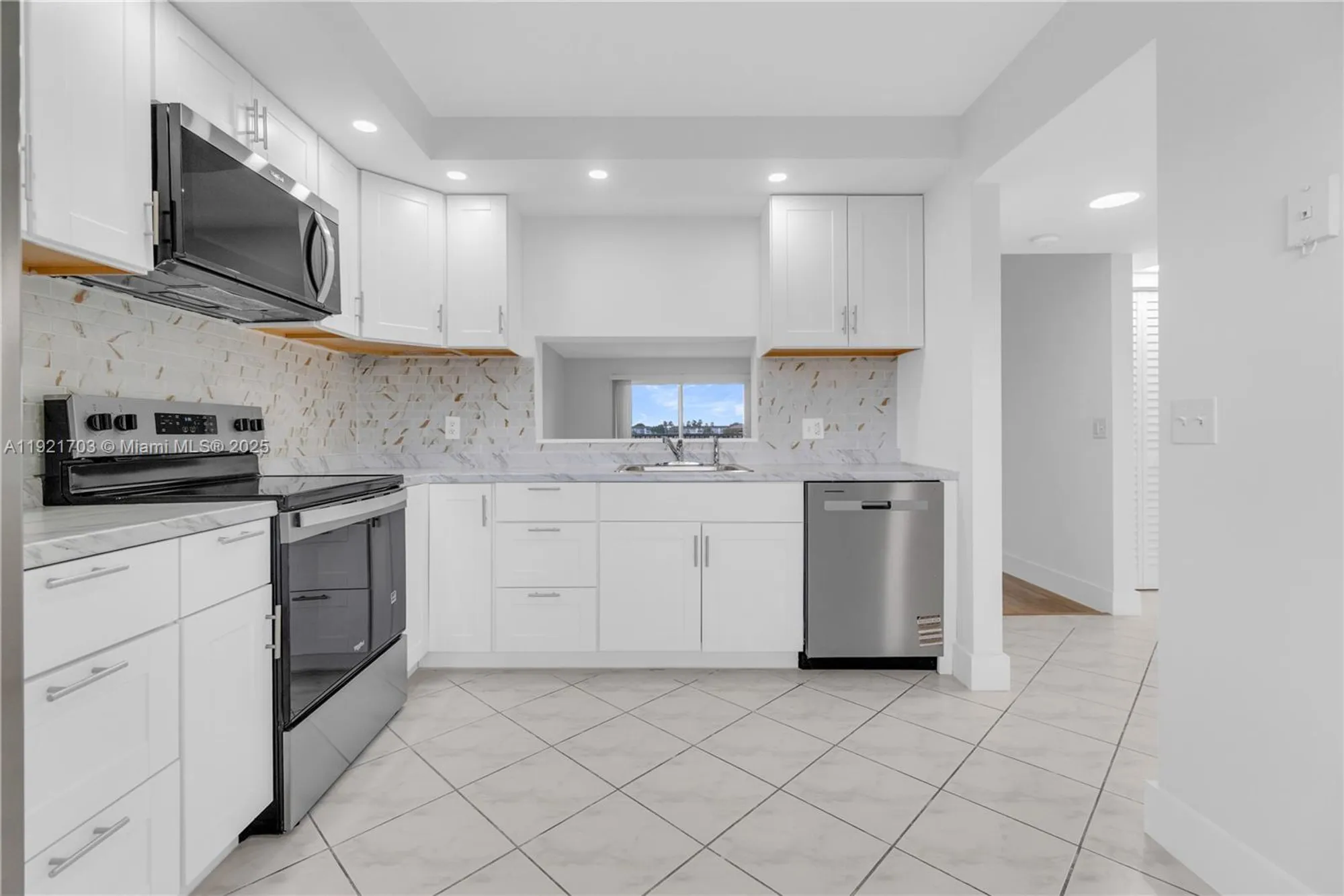 Property Slideshow image 10 of 55 | 12950 sw 13th st 309d, Pembroke Pines, FL, 33027