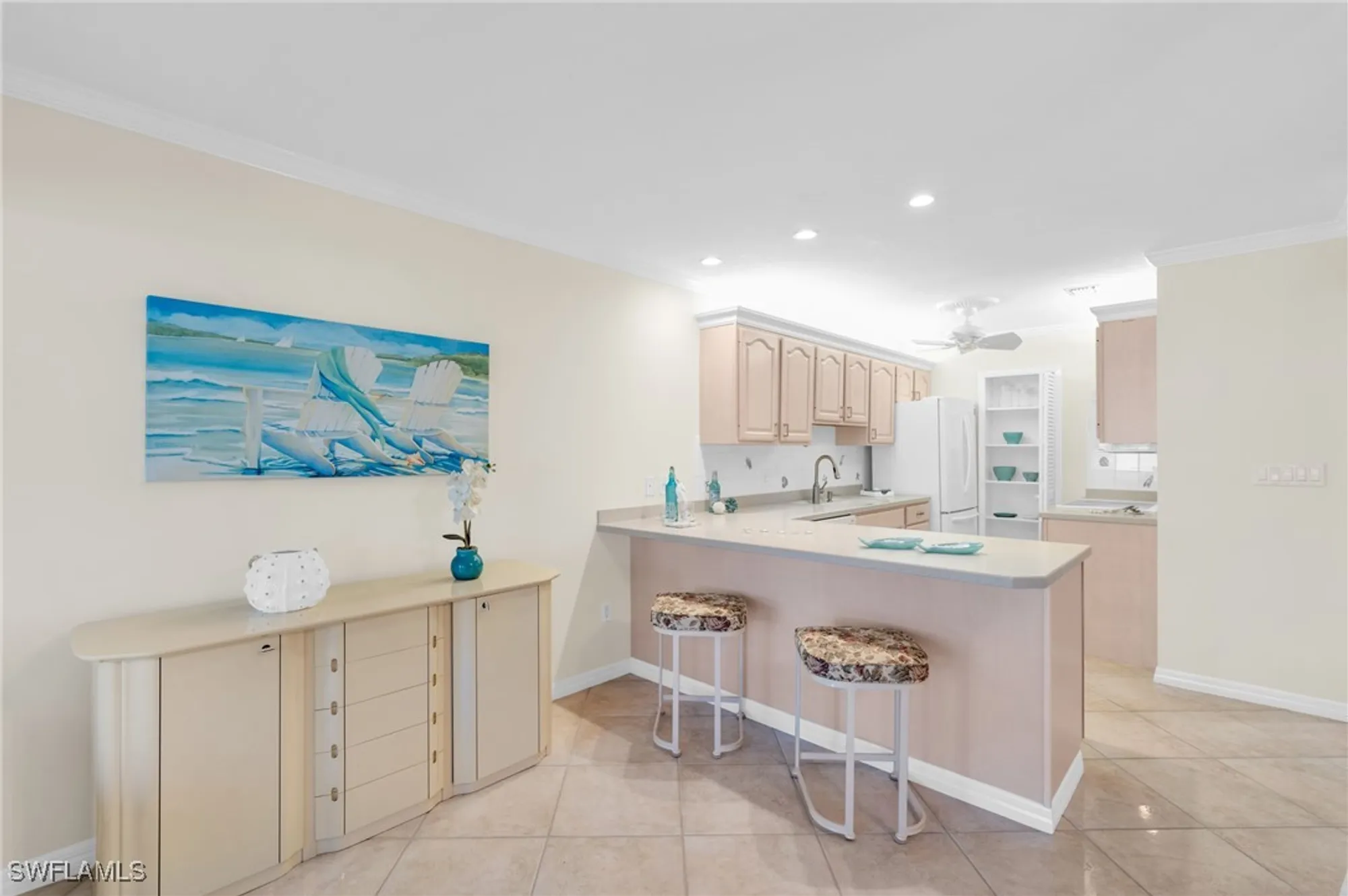 Property Slideshow image 14 of 25 | 2100 gulf shore blvd 206, Naples, FL, 34102