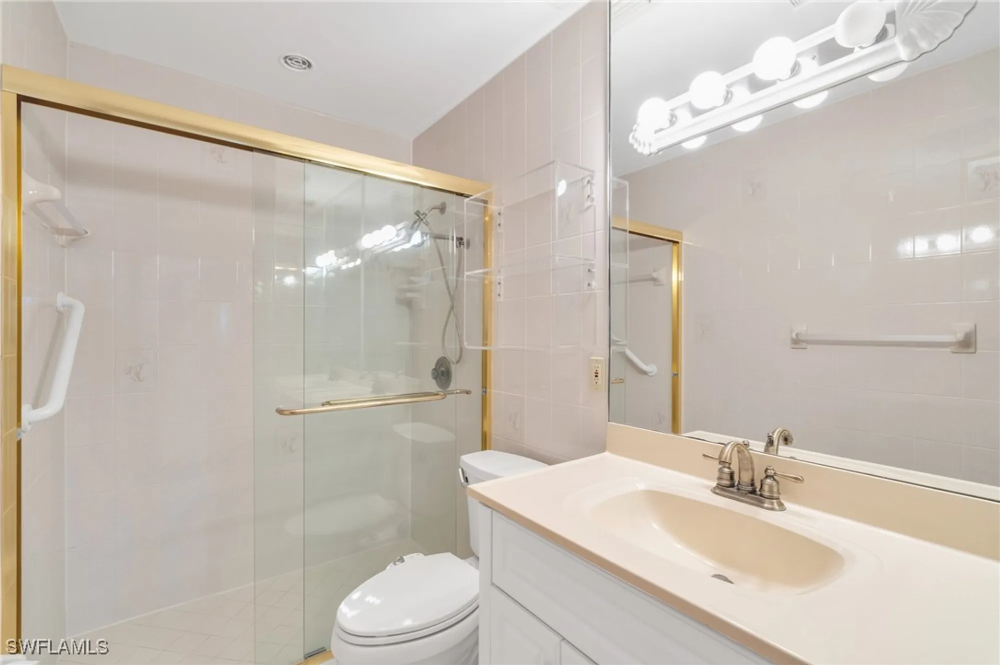 Property Slideshow image 19 of 25 | 2100 gulf shore blvd 206, Naples, FL, 34102