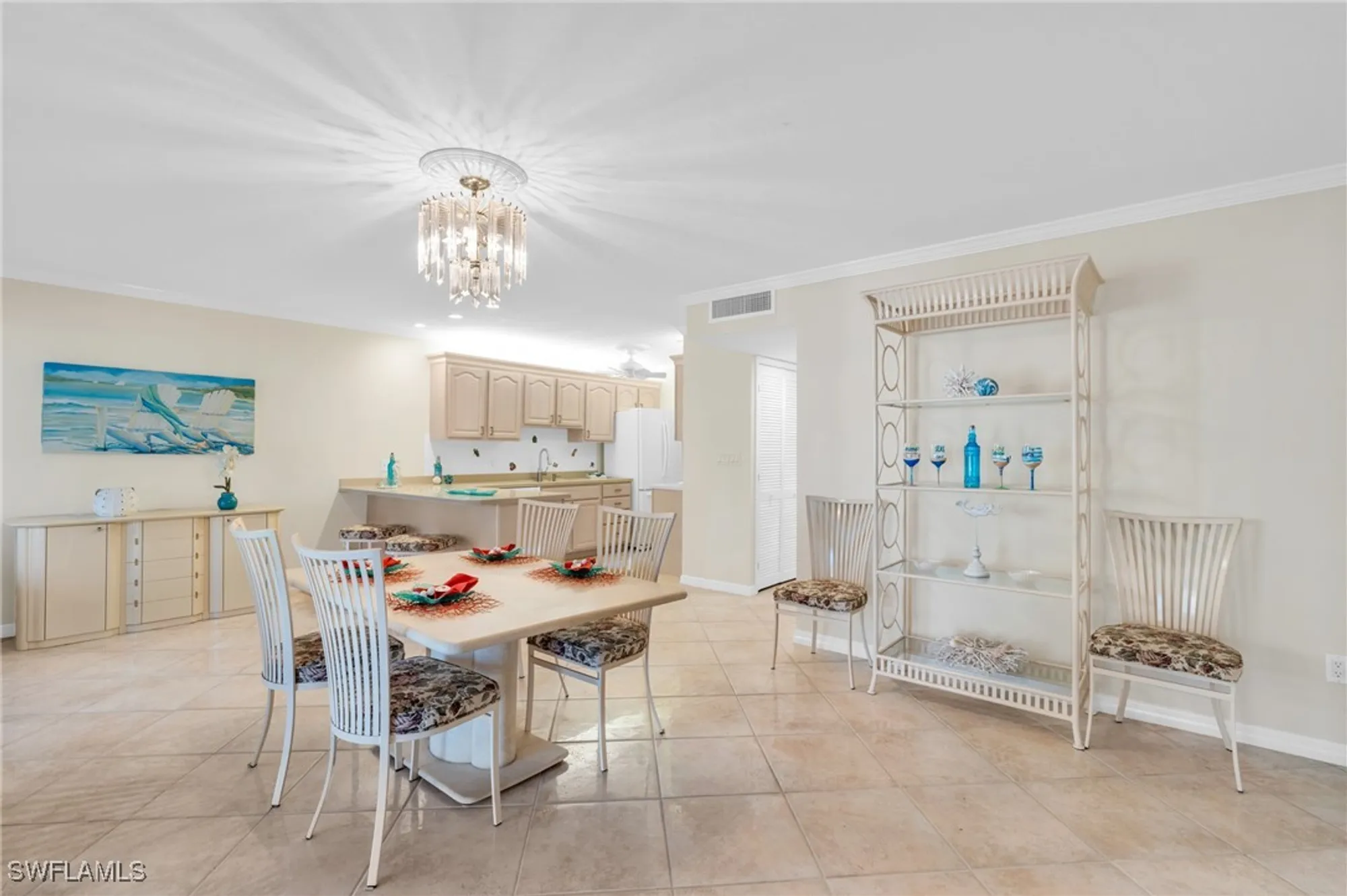 Property Slideshow image 11 of 25 | 2100 gulf shore blvd 206, Naples, FL, 34102