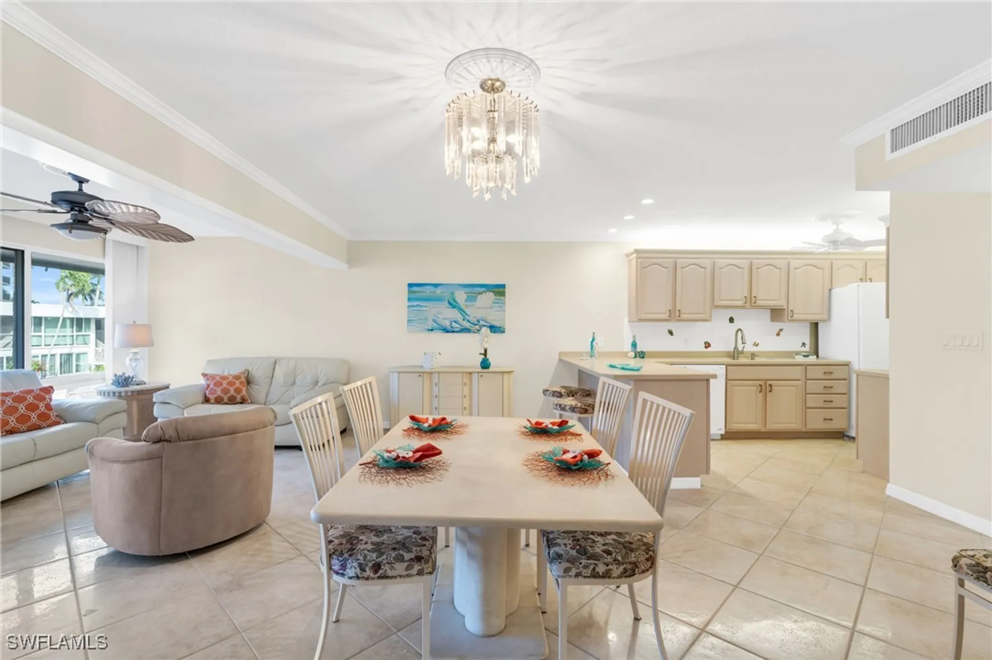 Property Slideshow image 12 of 25 | 2100 gulf shore blvd 206, Naples, FL, 34102