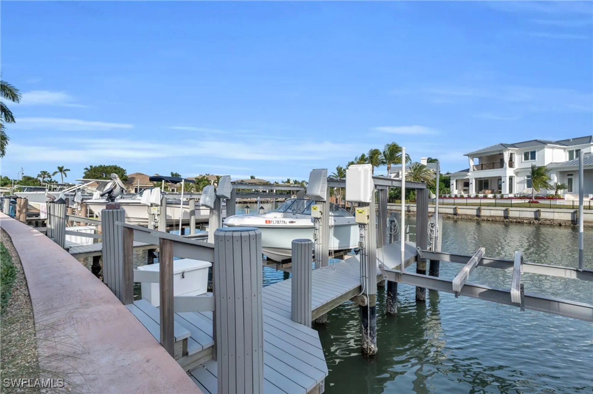 Property Slideshow image 7 of 25 | 2100 gulf shore blvd 206, Naples, FL, 34102