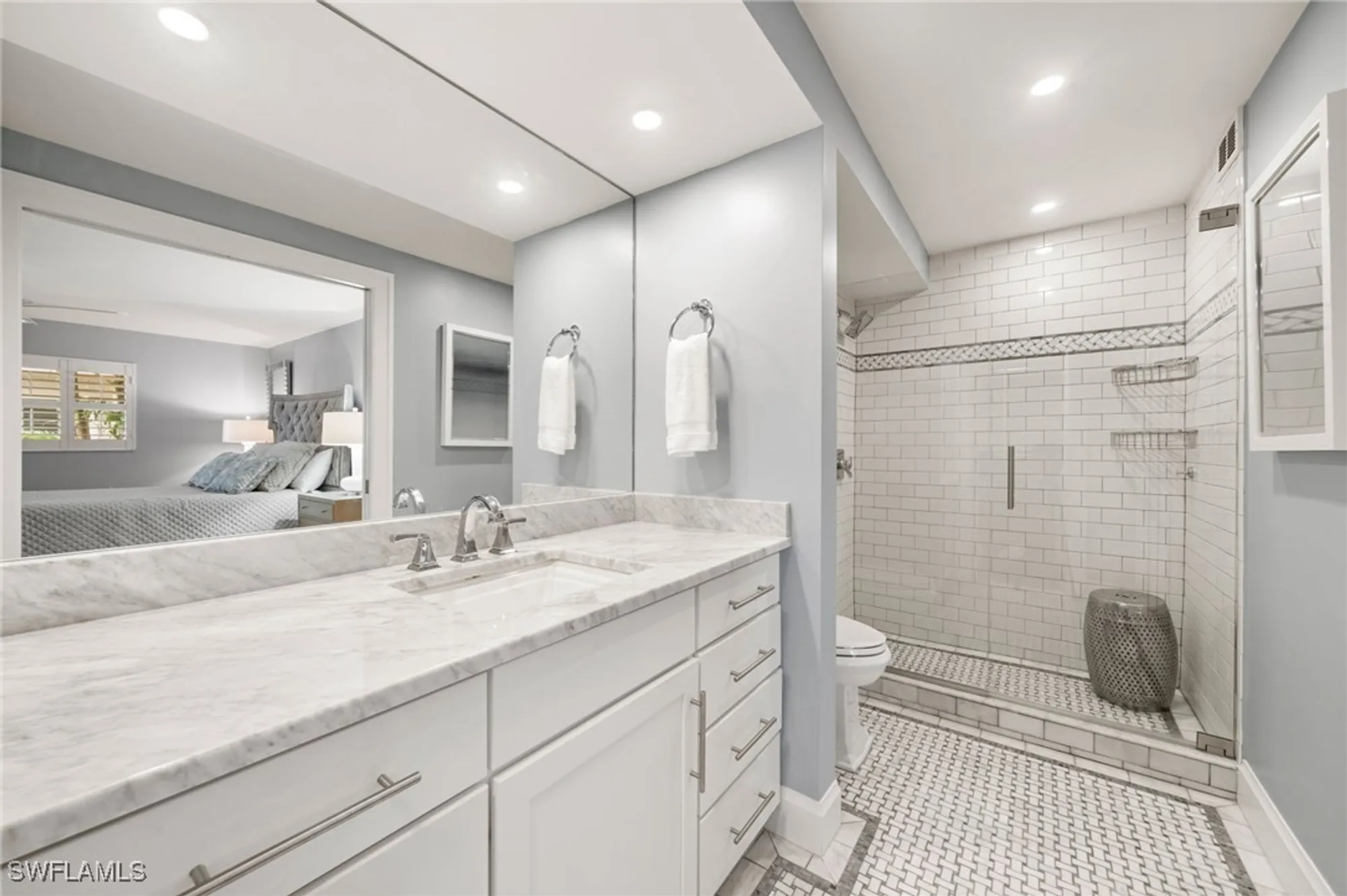 Property Slideshow image 18 of 39 | 222 harbour dr apt 207, Naples, FL, 34103