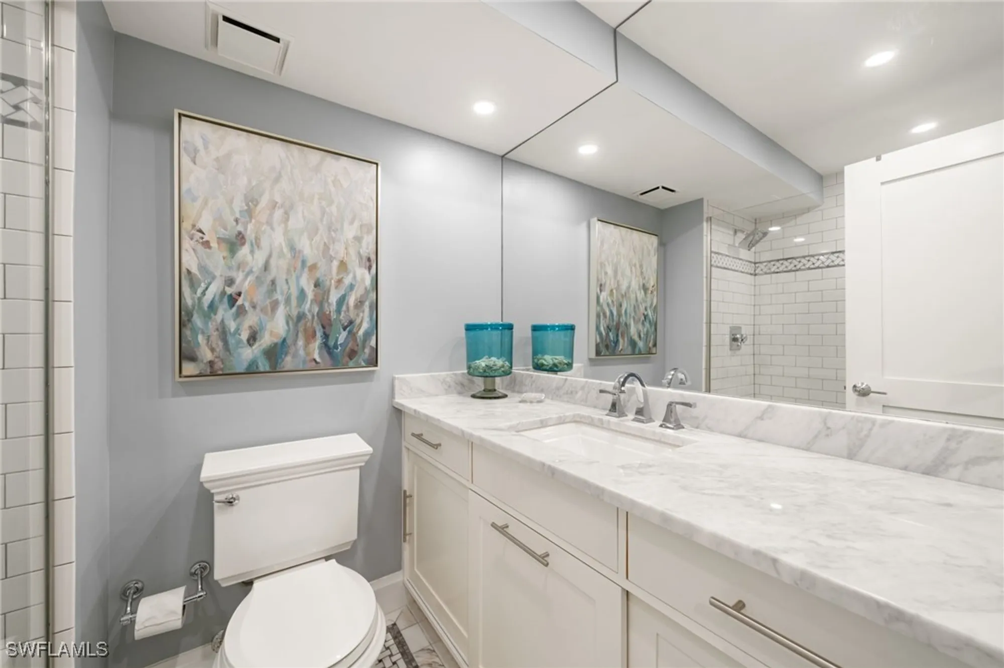 Property Slideshow image 22 of 39 | 222 harbour dr apt 207, Naples, FL, 34103