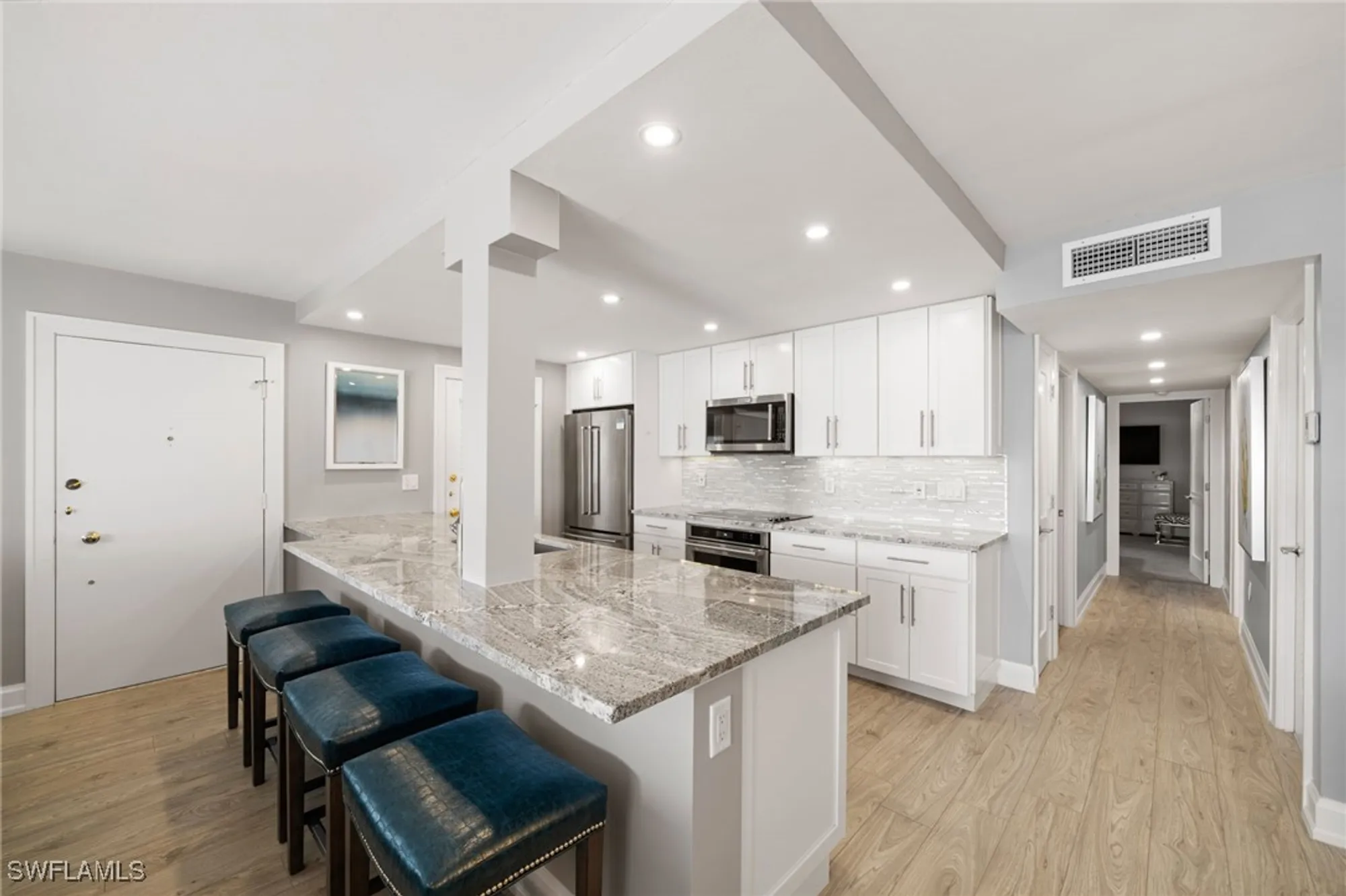 Property Slideshow image 8 of 39 | 222 harbour dr apt 207, Naples, FL, 34103