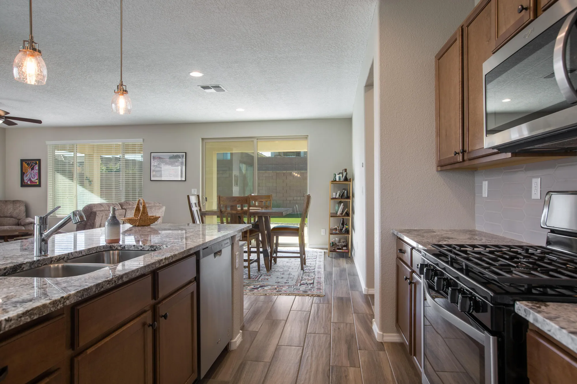 Property Slideshow image 16 of 56 | 1605 buffalo brook way nw, Albuquerque, NM, 87120
