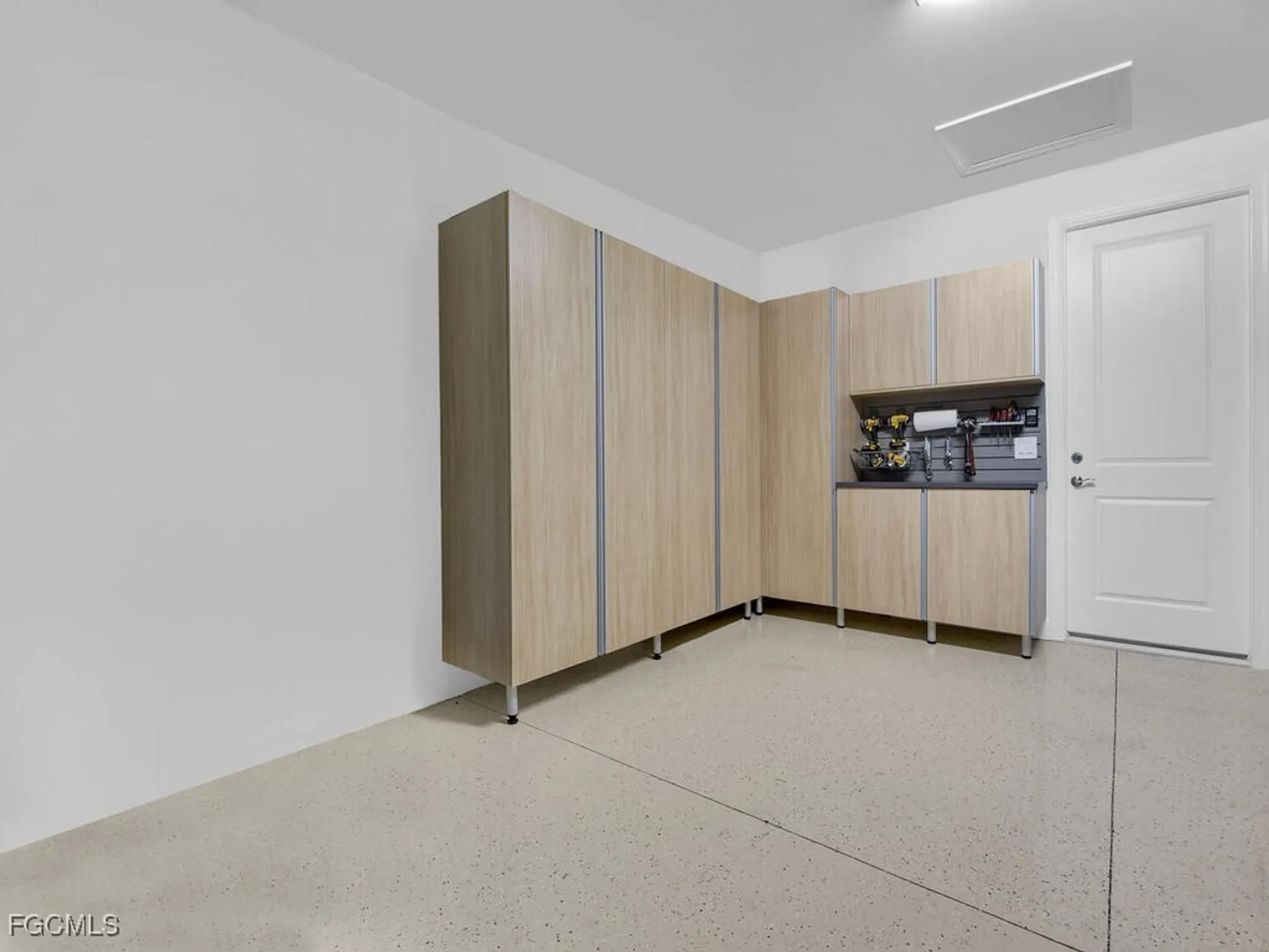 Property Slideshow image 32 of 47 | 17300 corsini dr, Fort Myers, FL, 33913