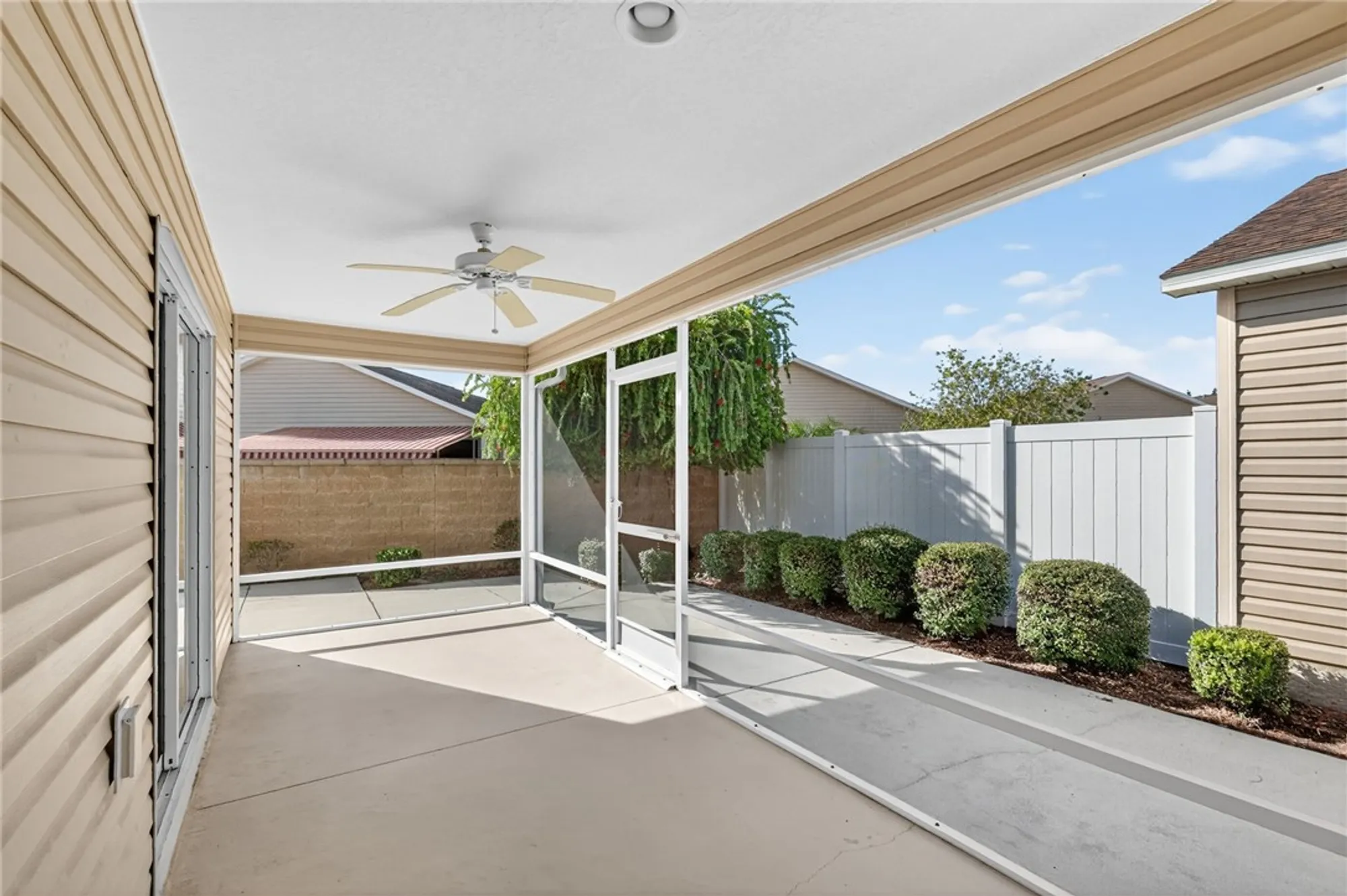 Property Slideshow image 23 of 27 | 2238 southwood dr, The Villages, FL, 32162