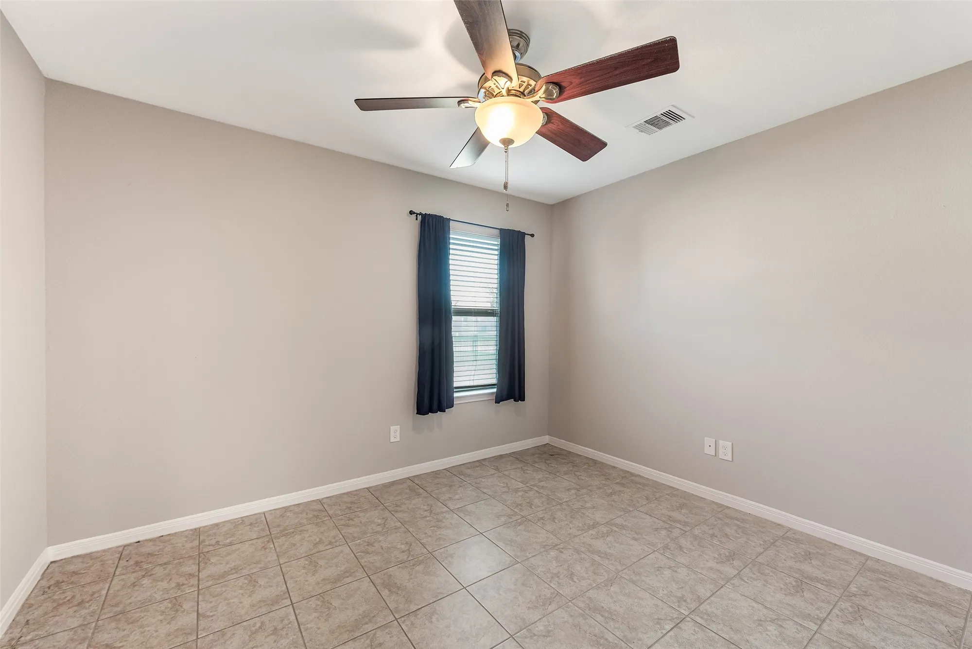 Property Slideshow image 15 of 30 | 614 shoreside dr, Richmond, TX, 77469