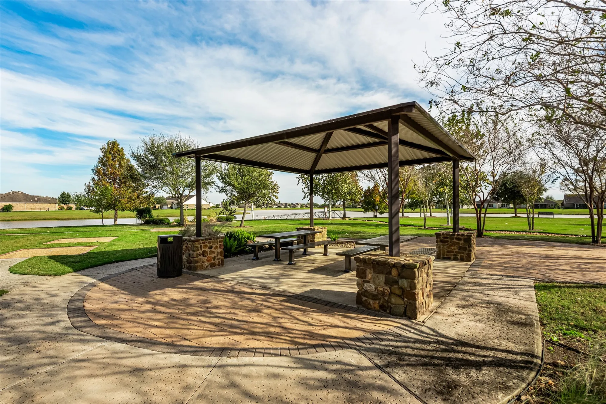 Property Slideshow image 24 of 30 | 614 shoreside dr, Richmond, TX, 77469