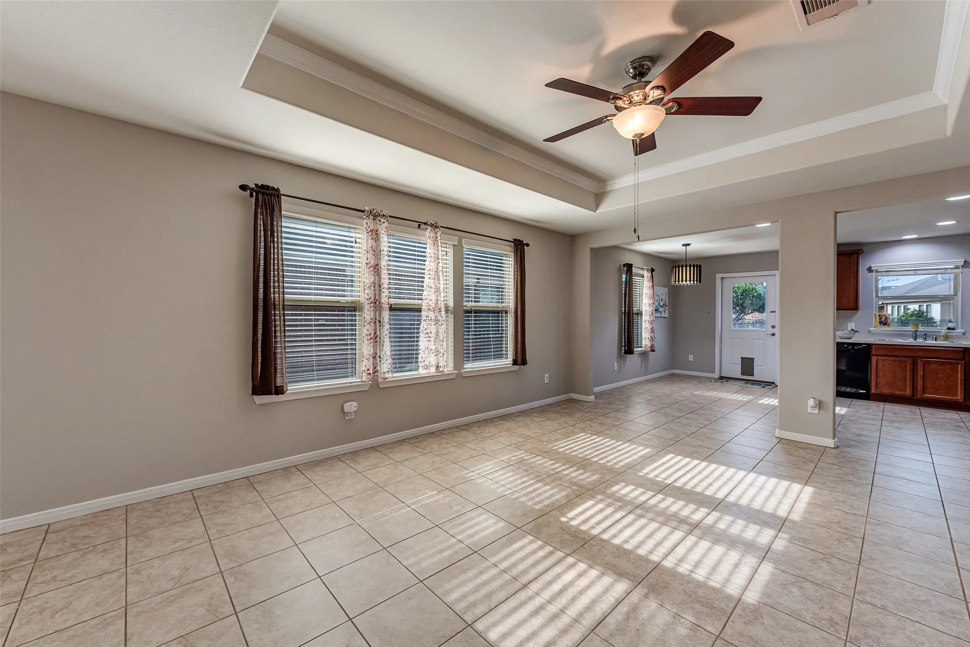 Property Slideshow image 4 of 30 | 614 shoreside dr, Richmond, TX, 77469