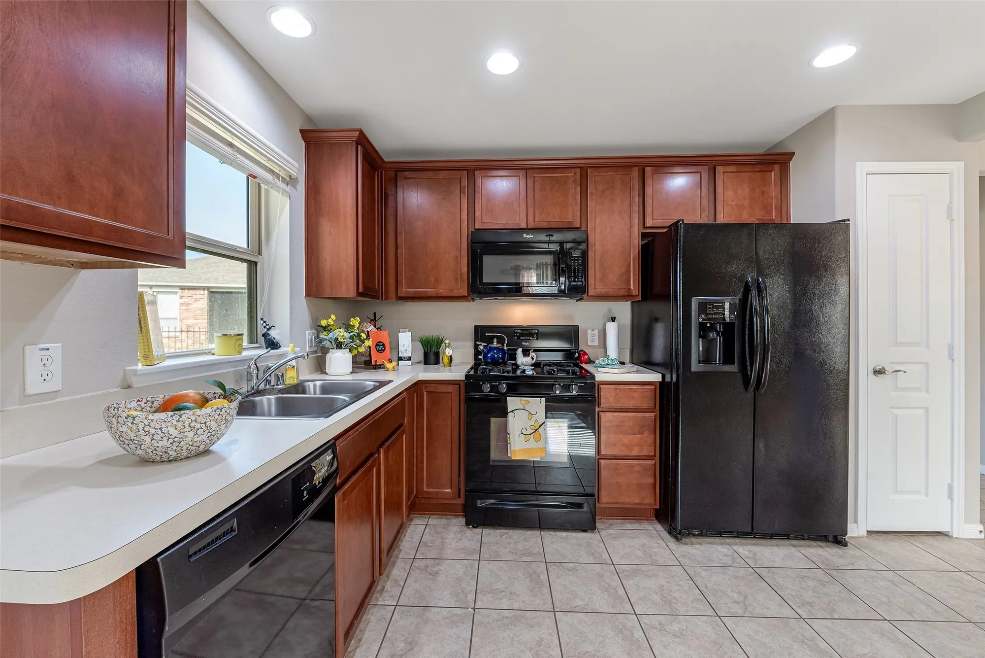 Property Slideshow image 8 of 30 | 614 shoreside dr, Richmond, TX, 77469