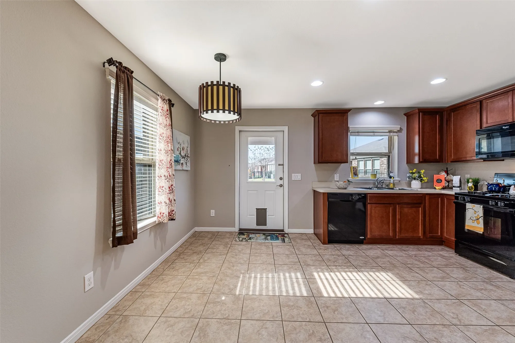 Property Slideshow image 9 of 30 | 614 shoreside dr, Richmond, TX, 77469