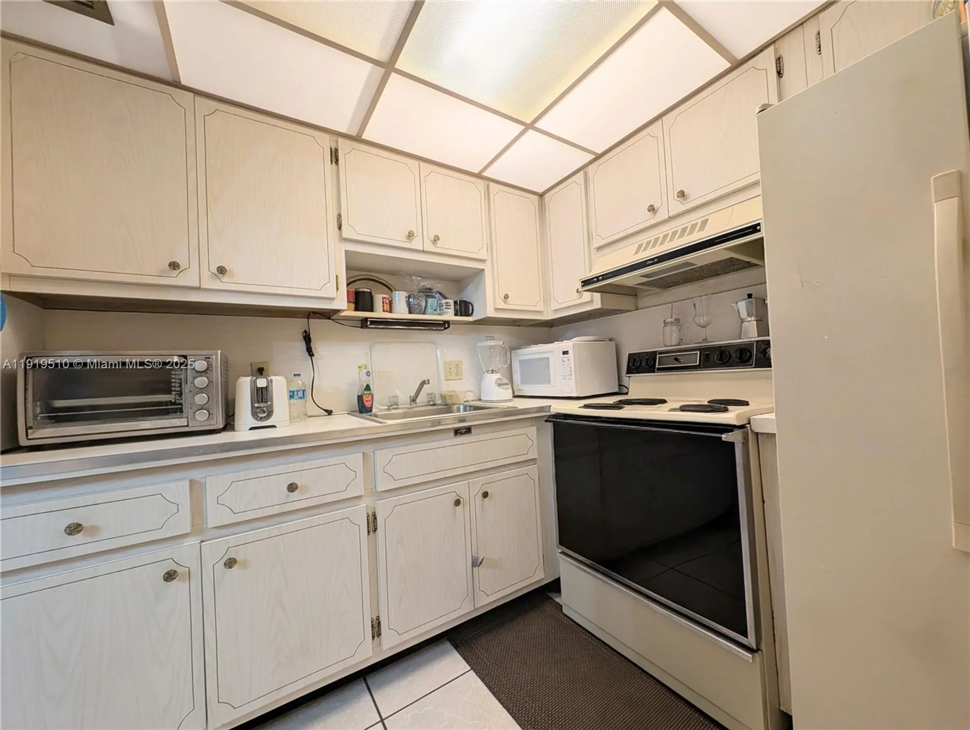 Property Slideshow image 17 of 38 | 3081 nw 47th ter 202, Lauderdale Lakes, FL, 33313