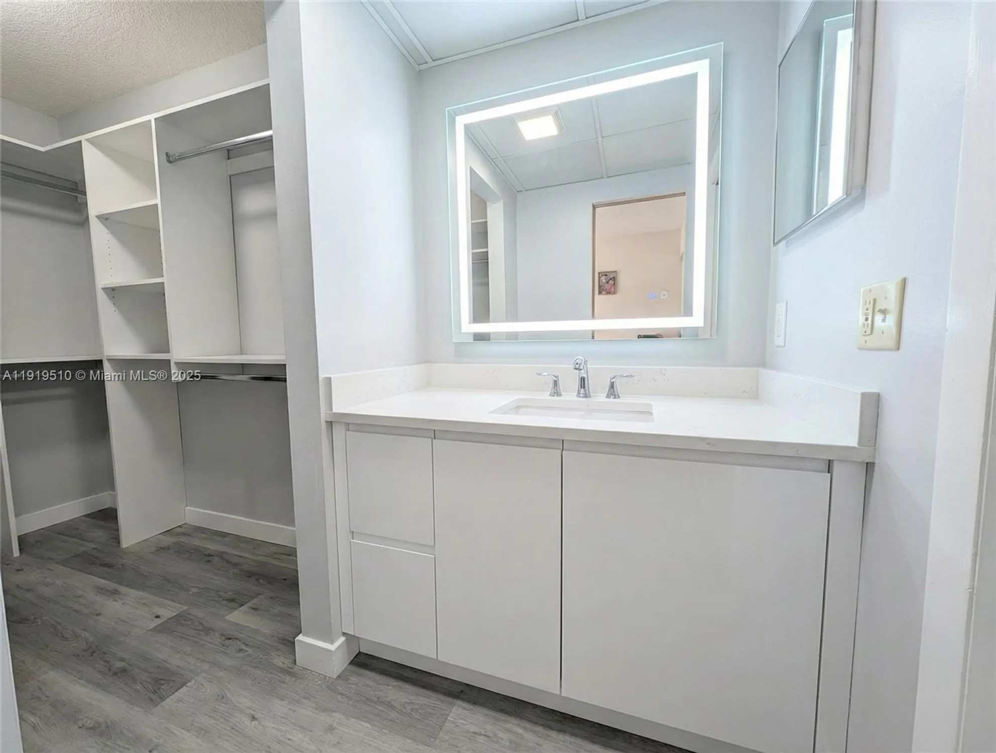 Property Slideshow image 10 of 38 | 3081 nw 47th ter 202, Lauderdale Lakes, FL, 33313