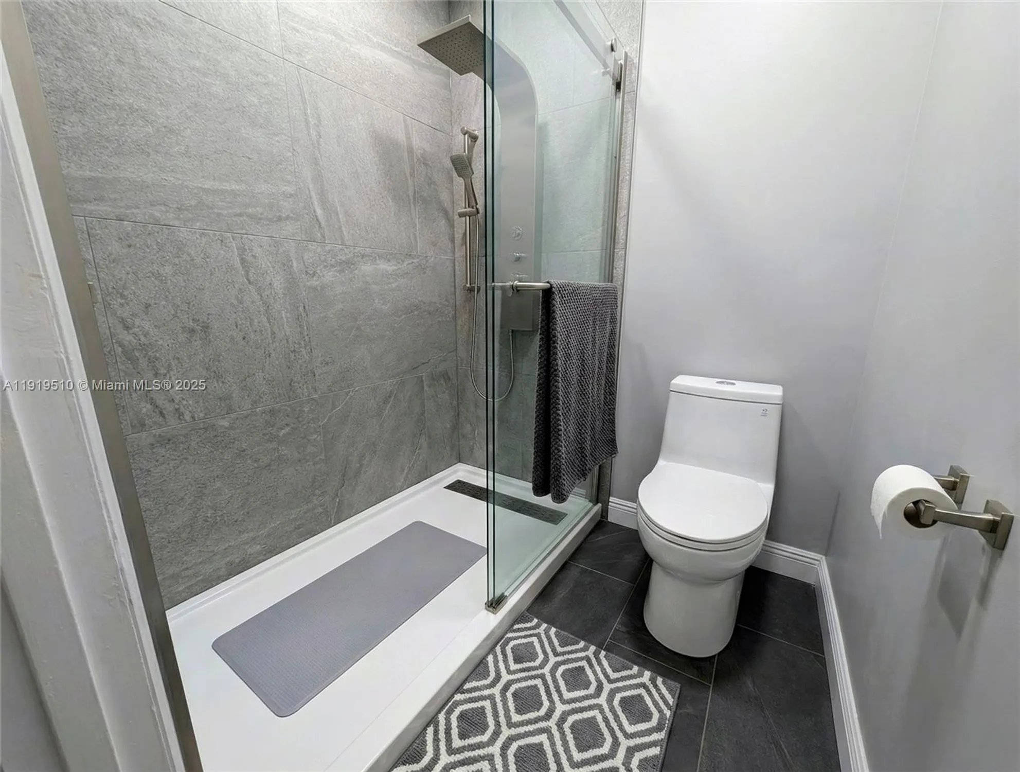 Property Slideshow image 11 of 38 | 3081 nw 47th ter 202, Lauderdale Lakes, FL, 33313