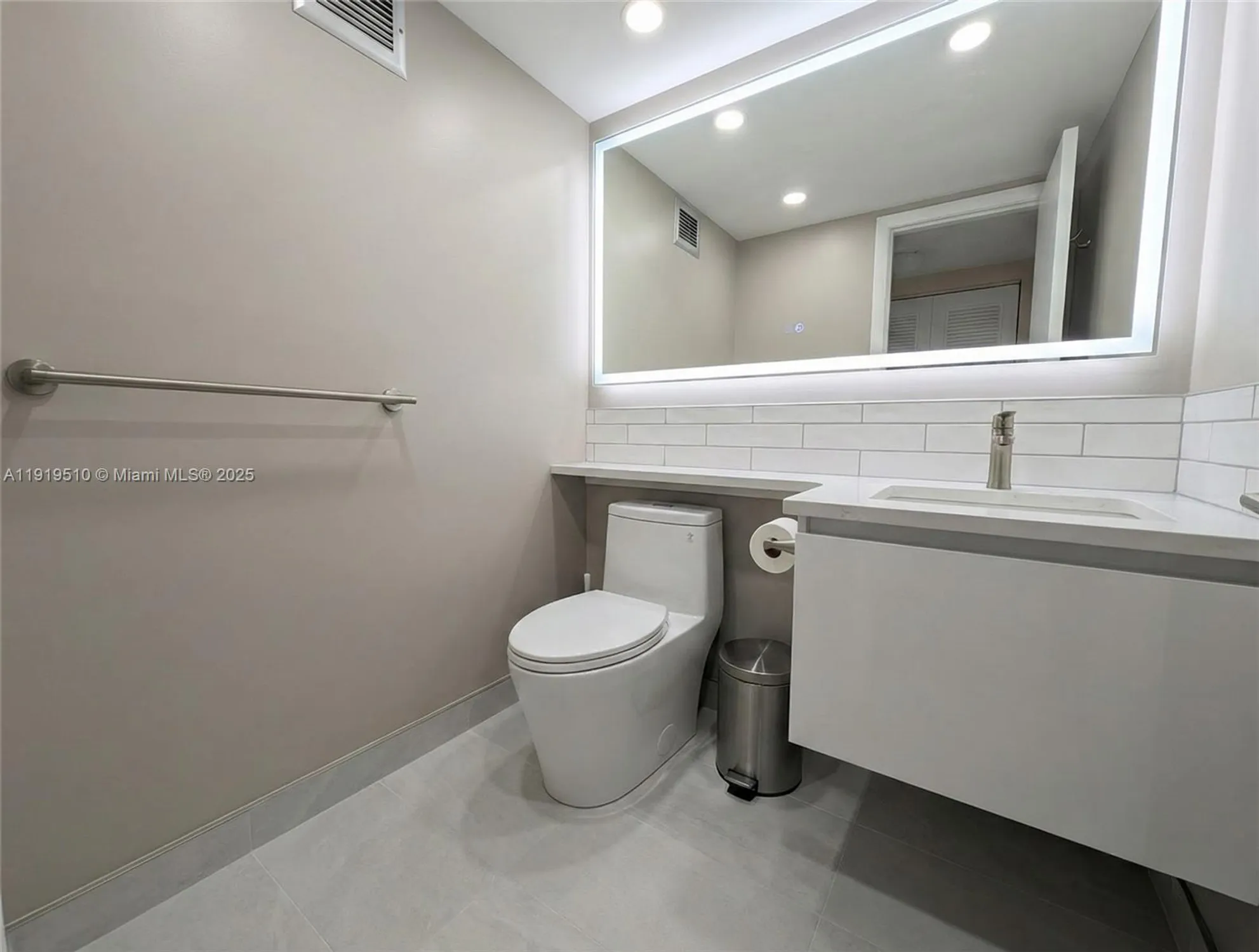 Property Slideshow image 6 of 38 | 3081 nw 47th ter 202, Lauderdale Lakes, FL, 33313