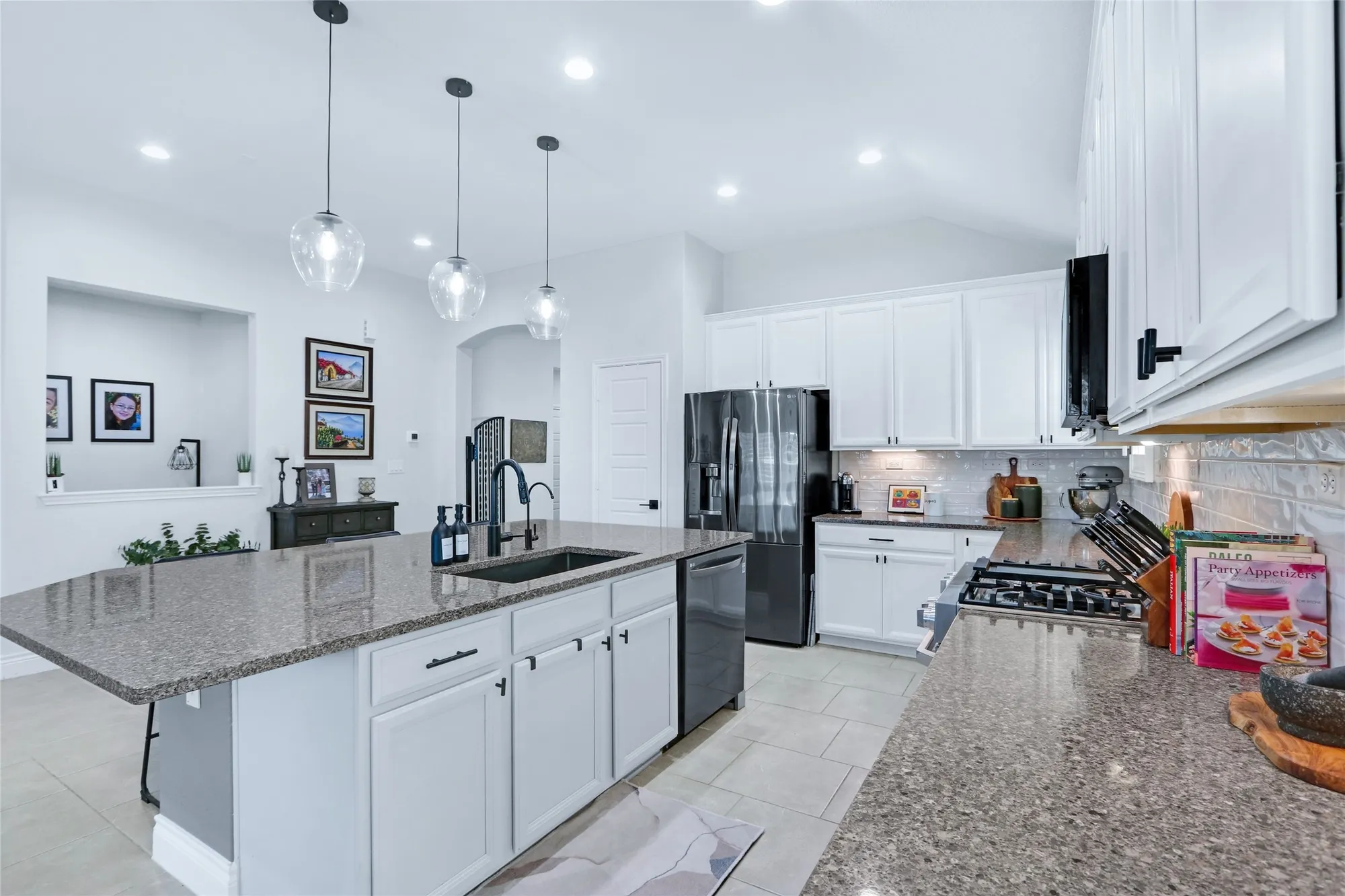 Property Slideshow image 14 of 37 | 2291 oak run pkwy, New Braunfels, TX, 78132