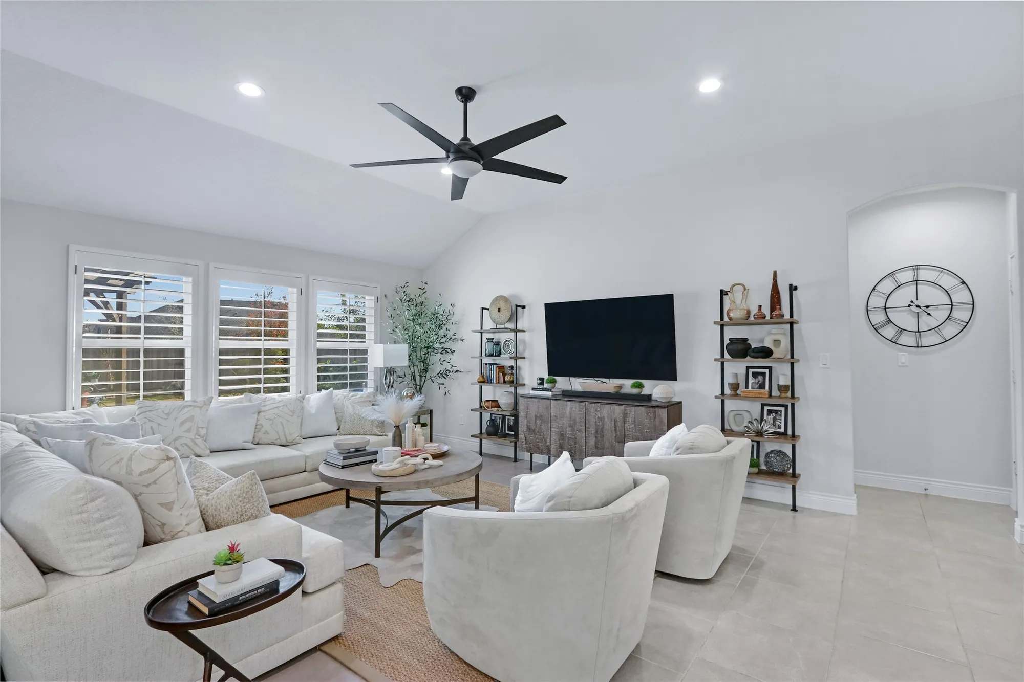 Property Slideshow image 16 of 37 | 2291 oak run pkwy, New Braunfels, TX, 78132