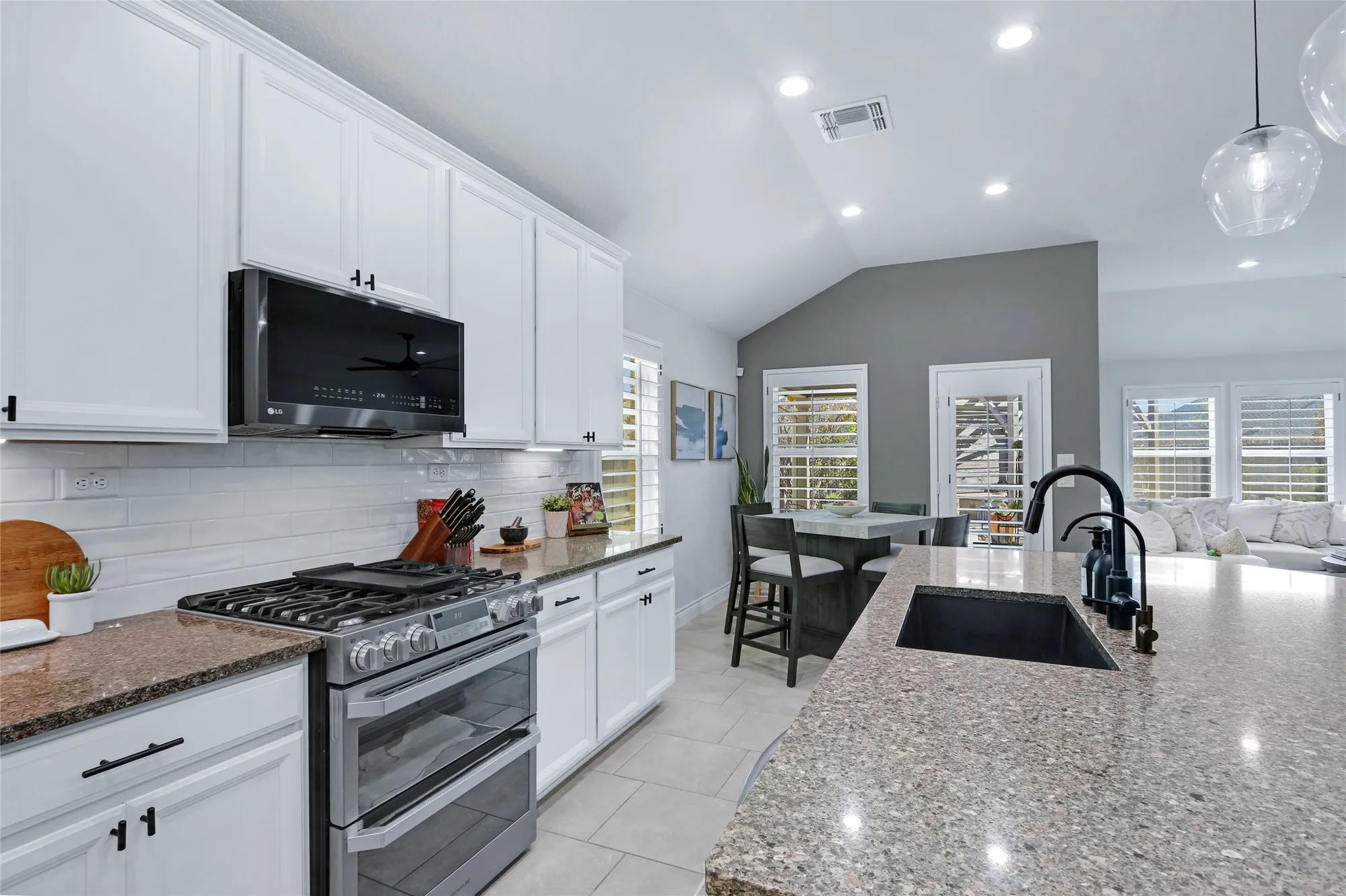 Property Slideshow image 12 of 37 | 2291 oak run pkwy, New Braunfels, TX, 78132