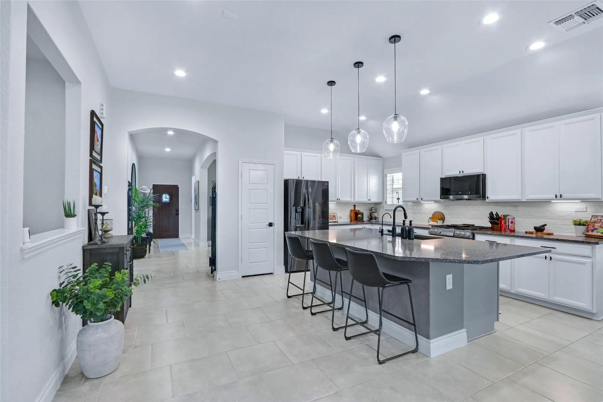 Property Slideshow image 13 of 37 | 2291 oak run pkwy, New Braunfels, TX, 78132