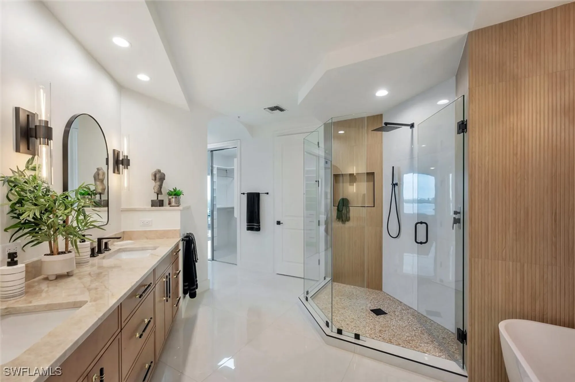 Property Slideshow image 21 of 35 | 4811 island pond ct 1104, Bonita Springs, FL, 34134