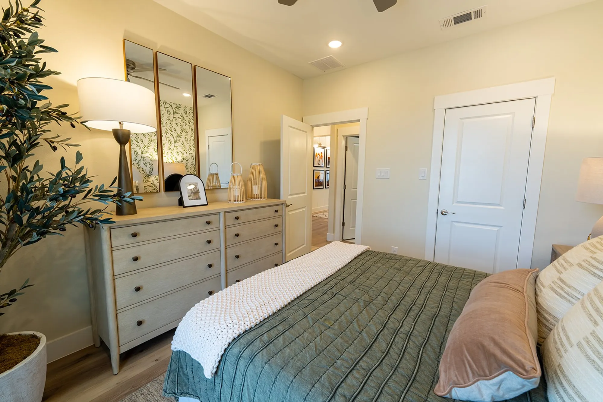 Property Slideshow image 32 of 40 | 3416 esplanade dr, Little Elm, TX, 75068