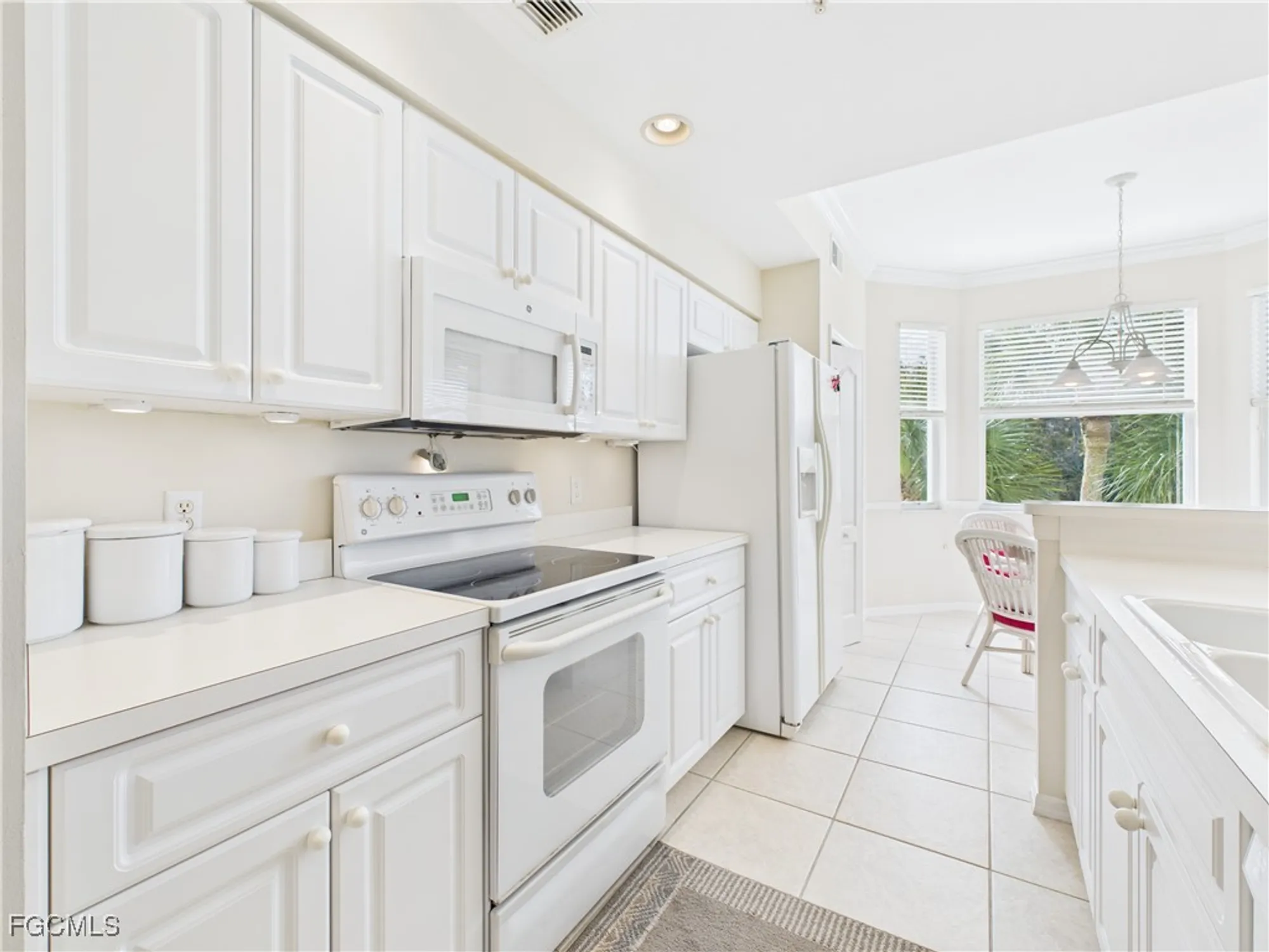 Property Slideshow image 5 of 32 | 10461 washingtonia palm way 3436, Fort Myers, FL, 33966