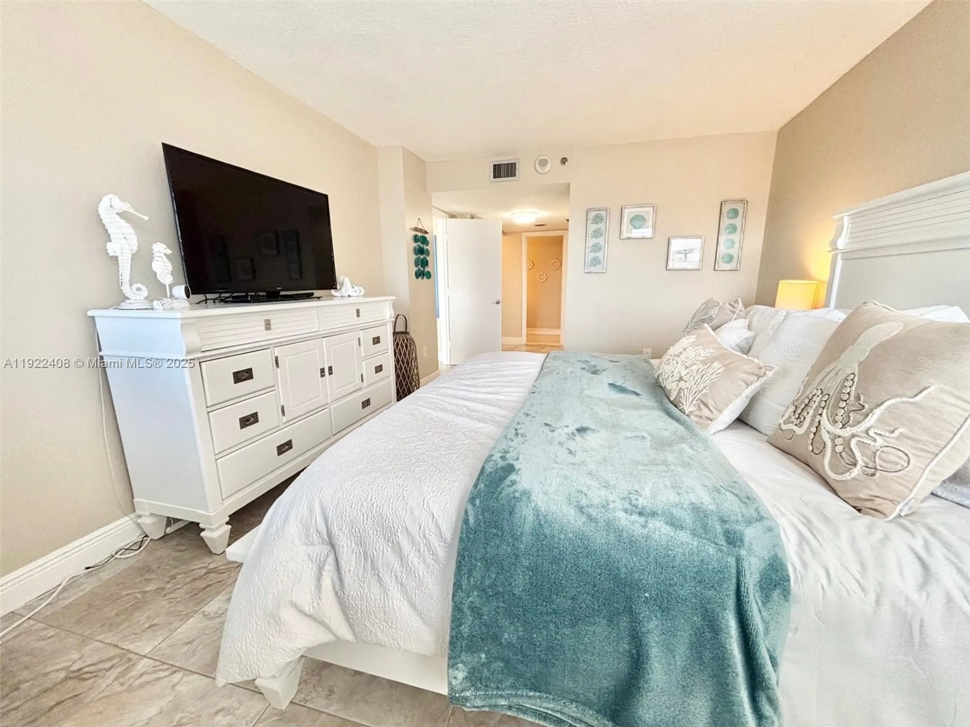 Property Slideshow image 36 of 65 | 1201 s ocean dr 1610s, Hollywood, FL, 33019