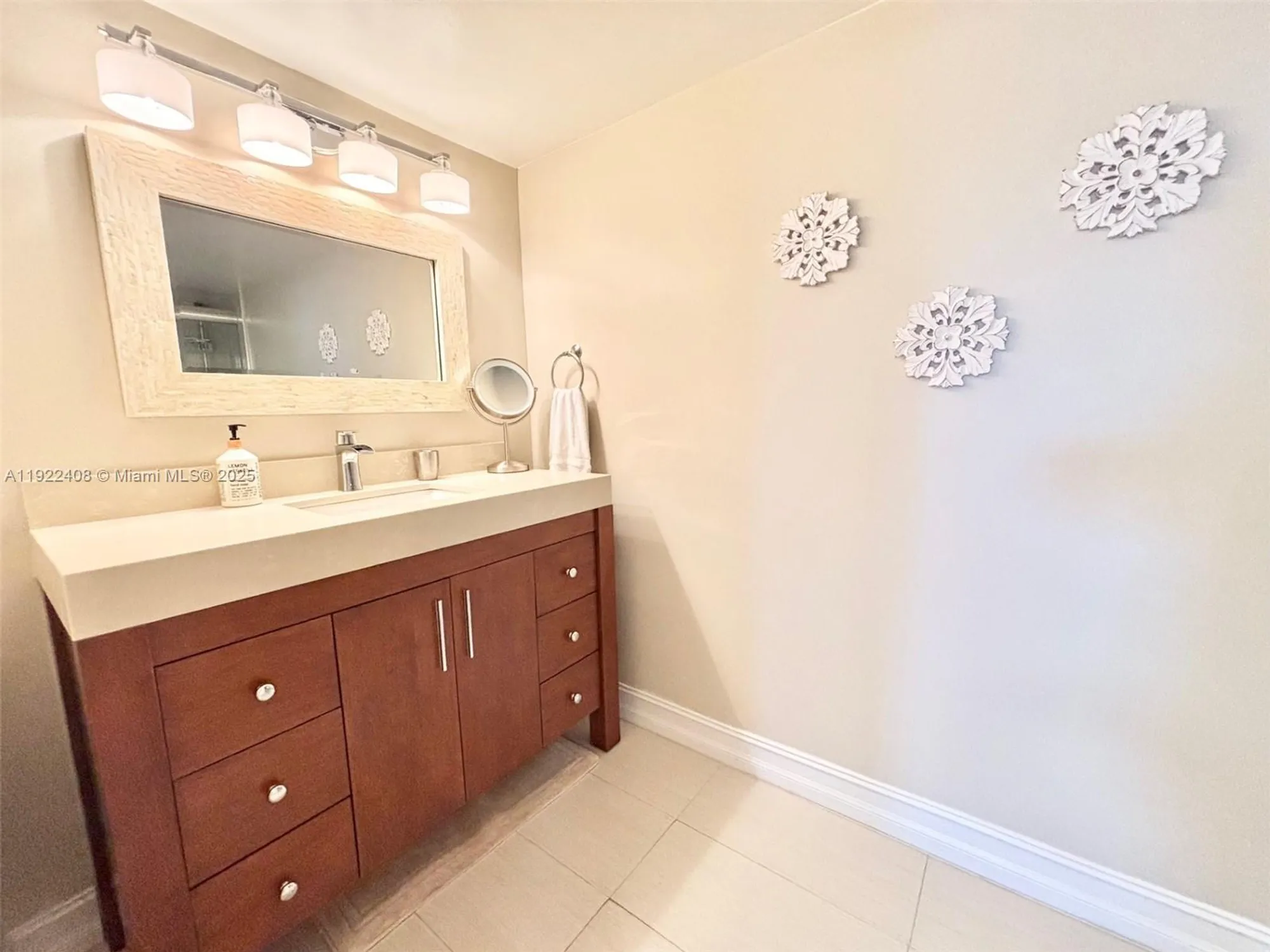 Property Slideshow image 42 of 65 | 1201 s ocean dr 1610s, Hollywood, FL, 33019