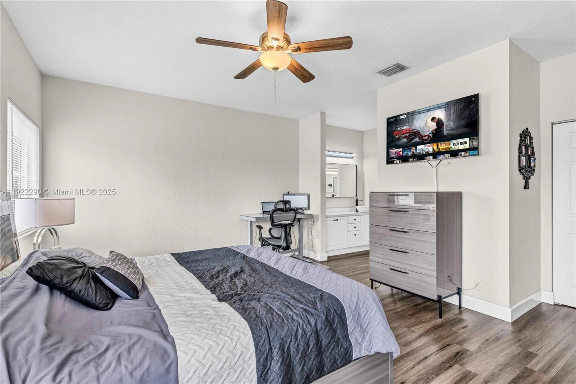 Property Slideshow image 16 of 38 | 7602 nw 99th ter, Tamarac, FL, 33321