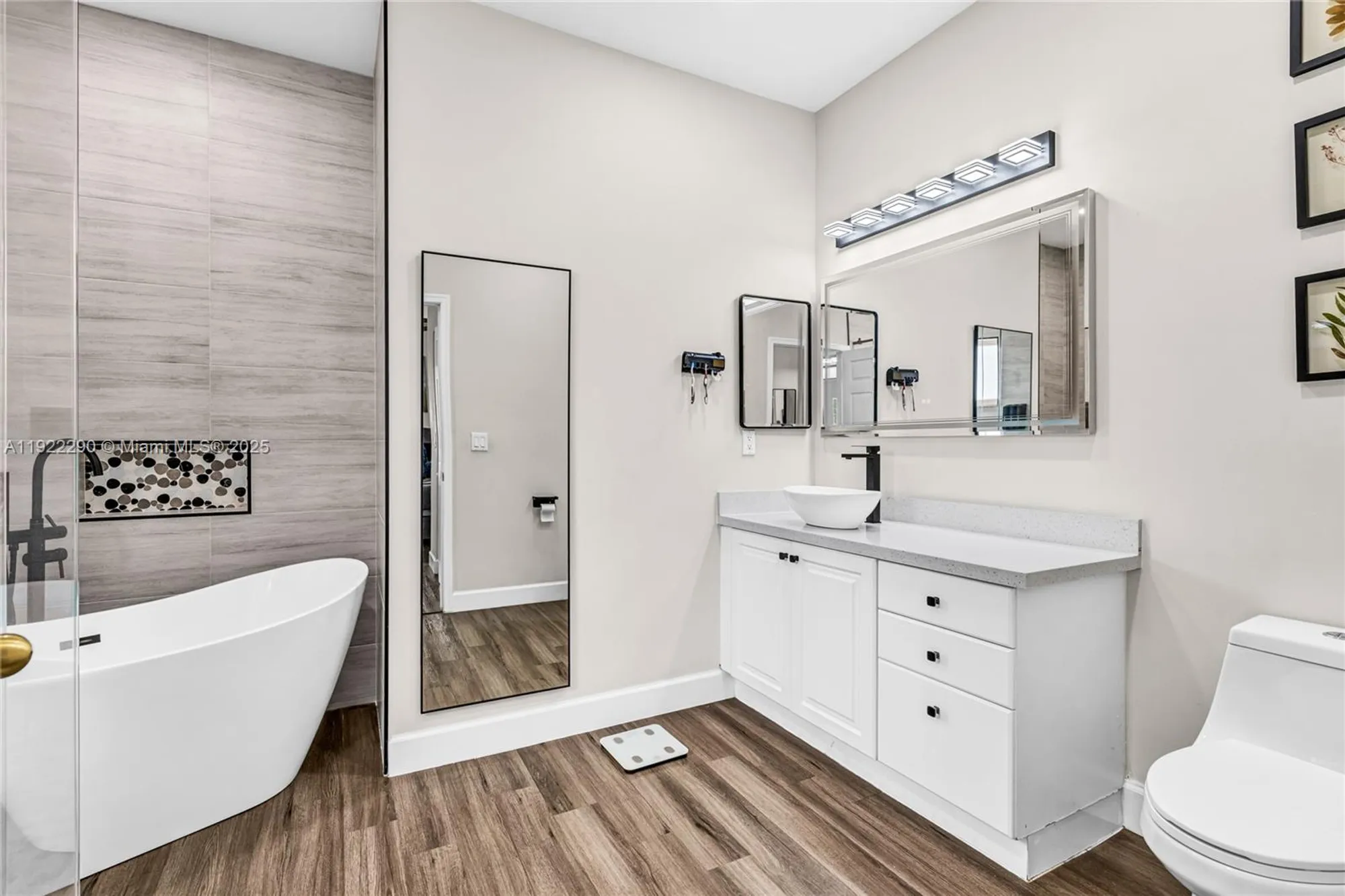 Property Slideshow image 18 of 38 | 7602 nw 99th ter, Tamarac, FL, 33321