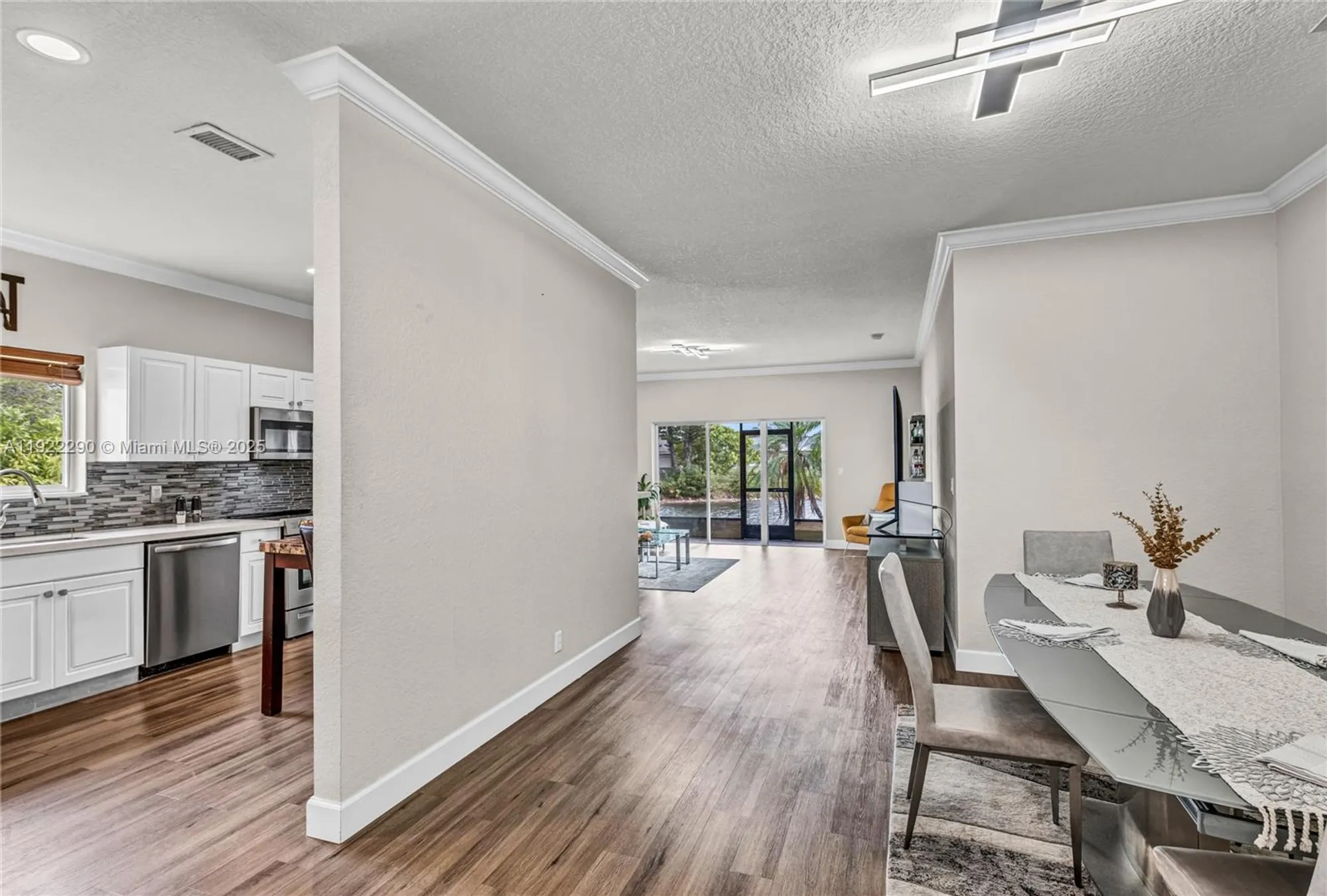 Property Slideshow image 10 of 38 | 7602 nw 99th ter, Tamarac, FL, 33321