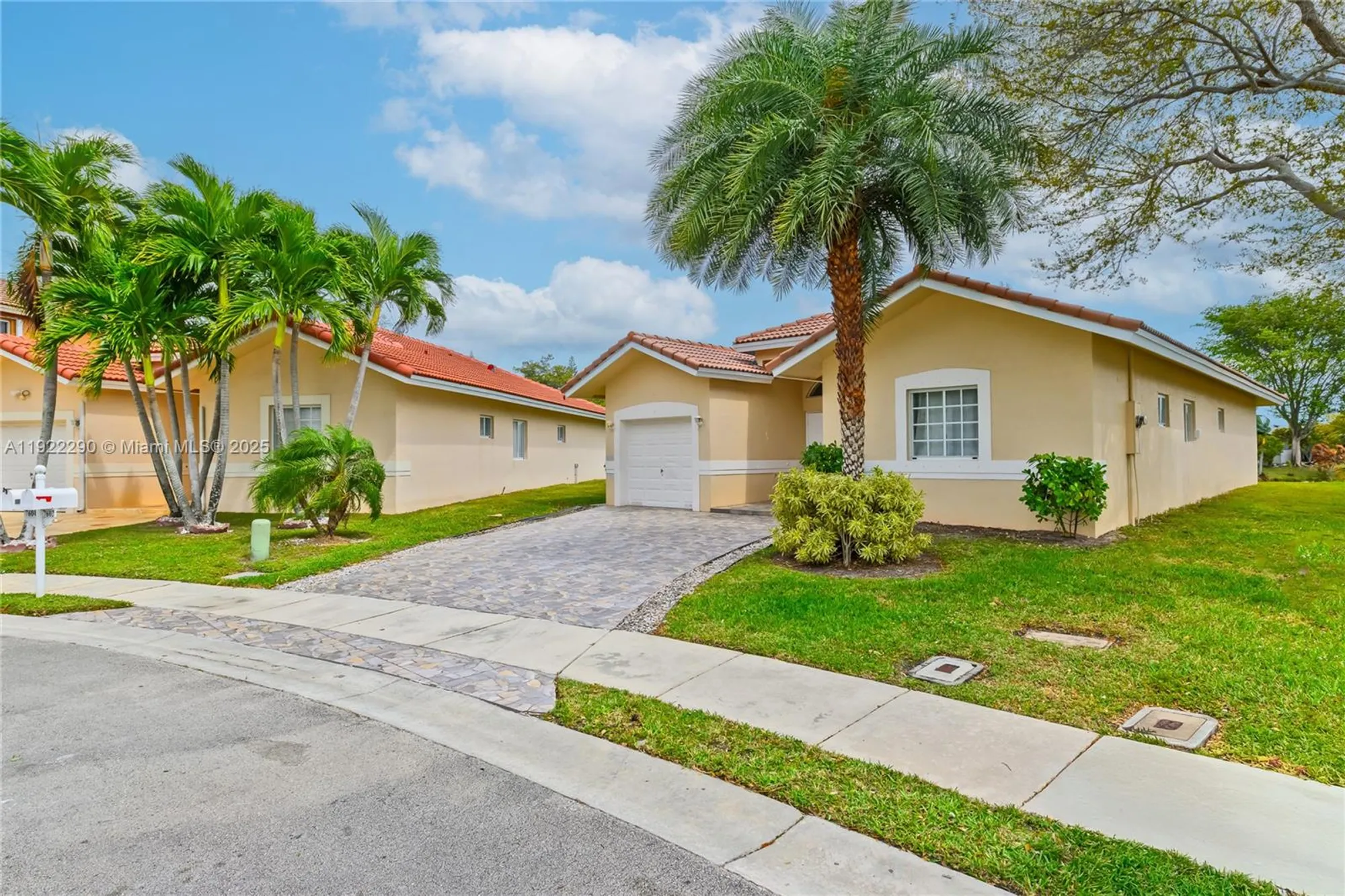 Property Slideshow image 25 of 38 | 7602 nw 99th ter, Tamarac, FL, 33321