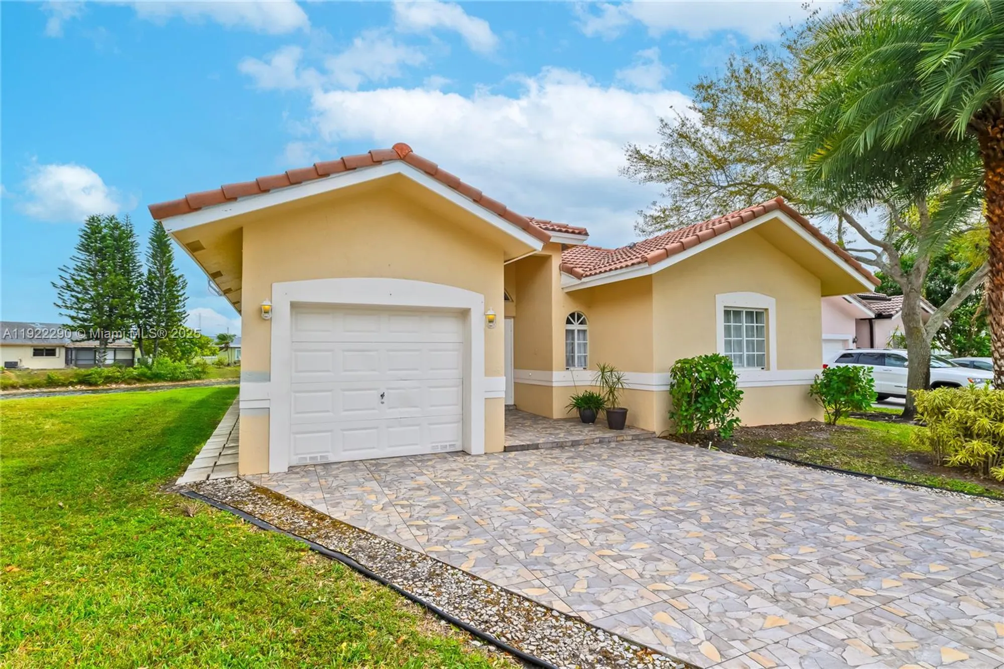 Property Slideshow image 26 of 38 | 7602 nw 99th ter, Tamarac, FL, 33321