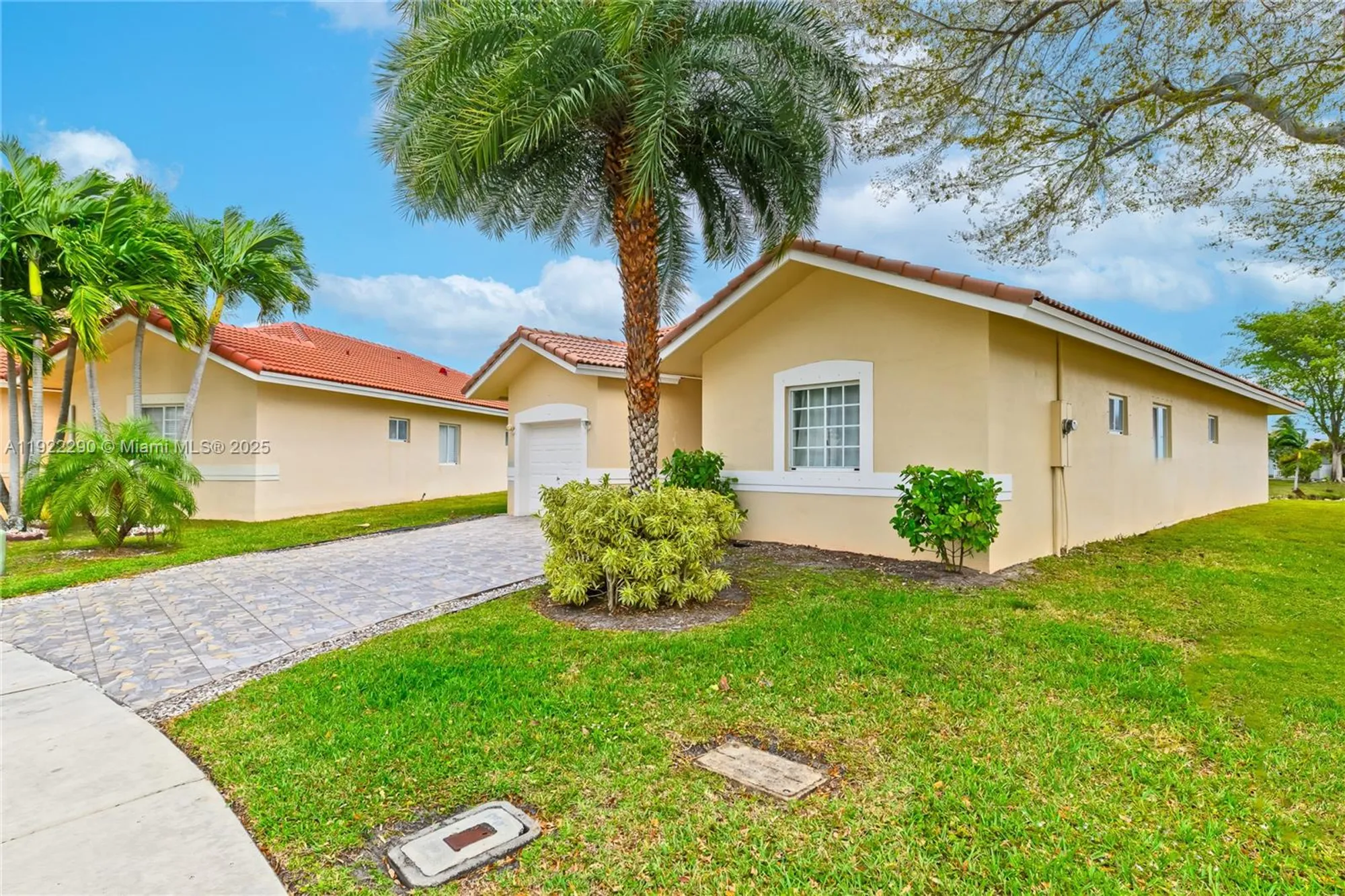 Property Slideshow image 27 of 38 | 7602 nw 99th ter, Tamarac, FL, 33321