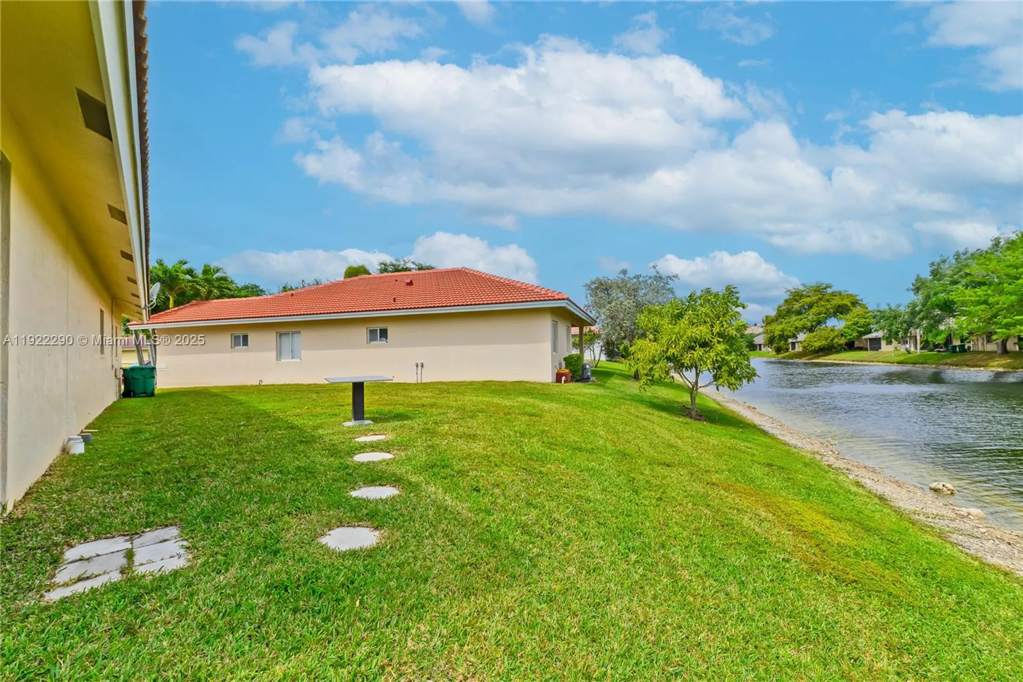 Property Slideshow image 31 of 38 | 7602 nw 99th ter, Tamarac, FL, 33321